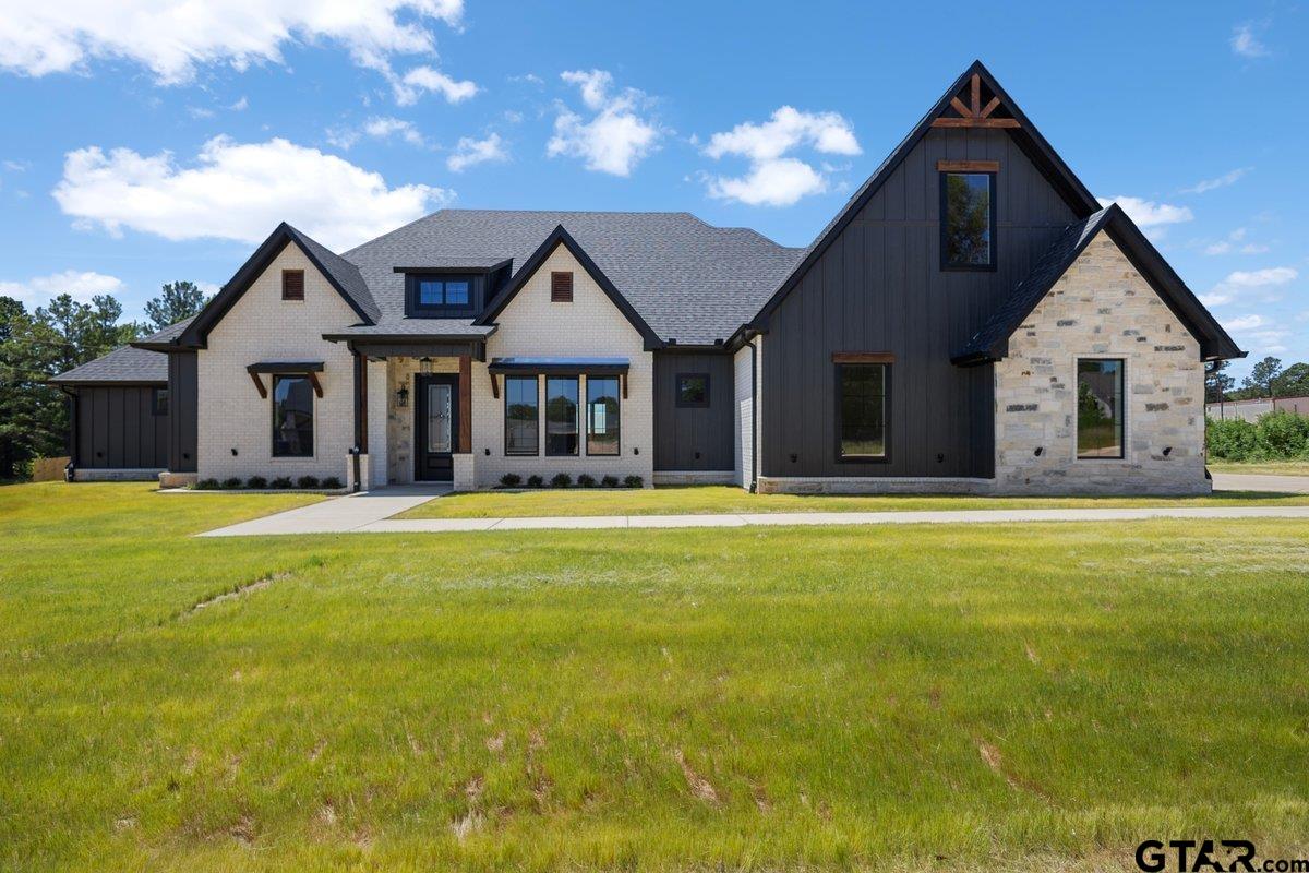 17402 Woodcrest Cir