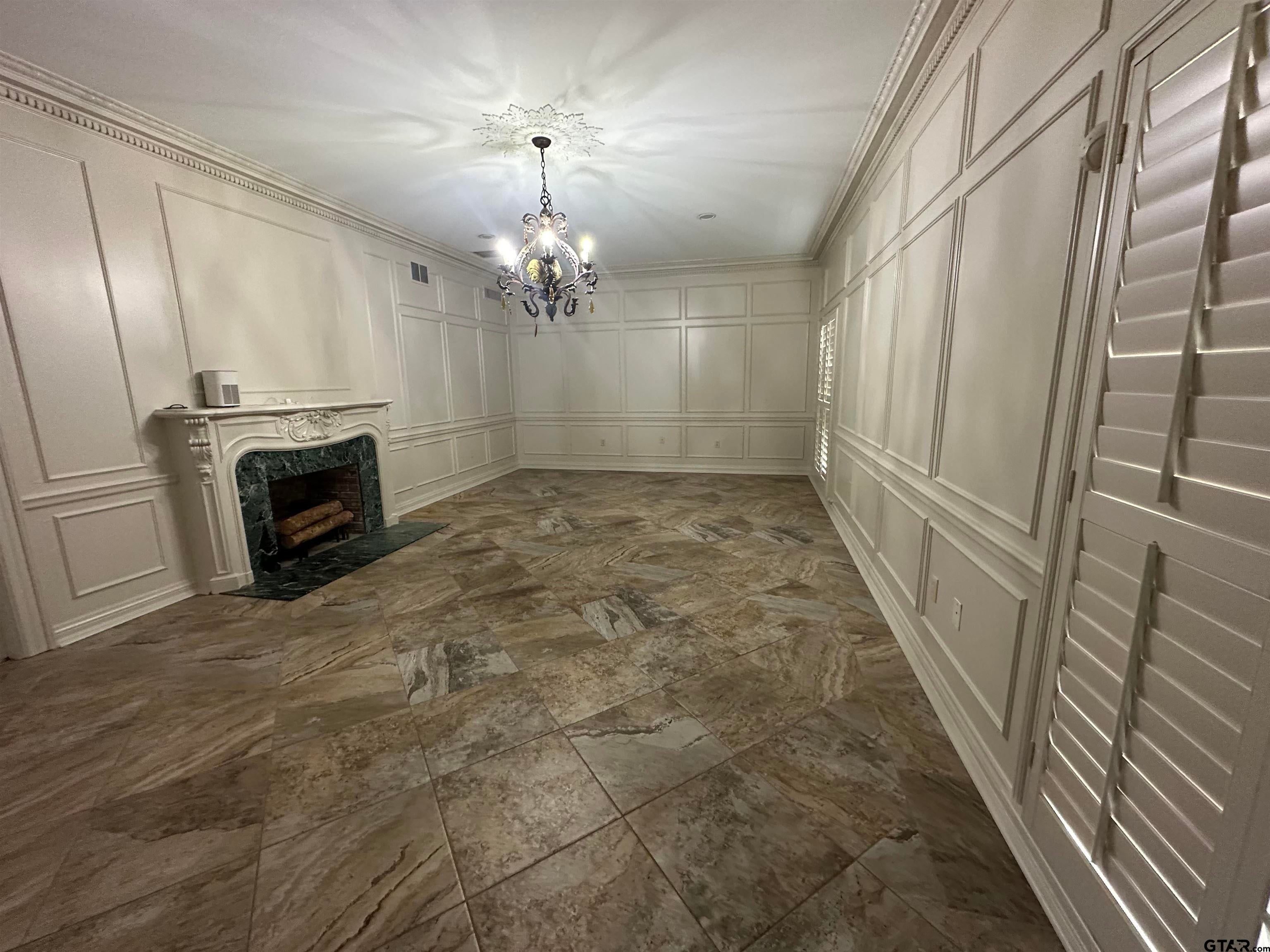 1212 Hillcrest