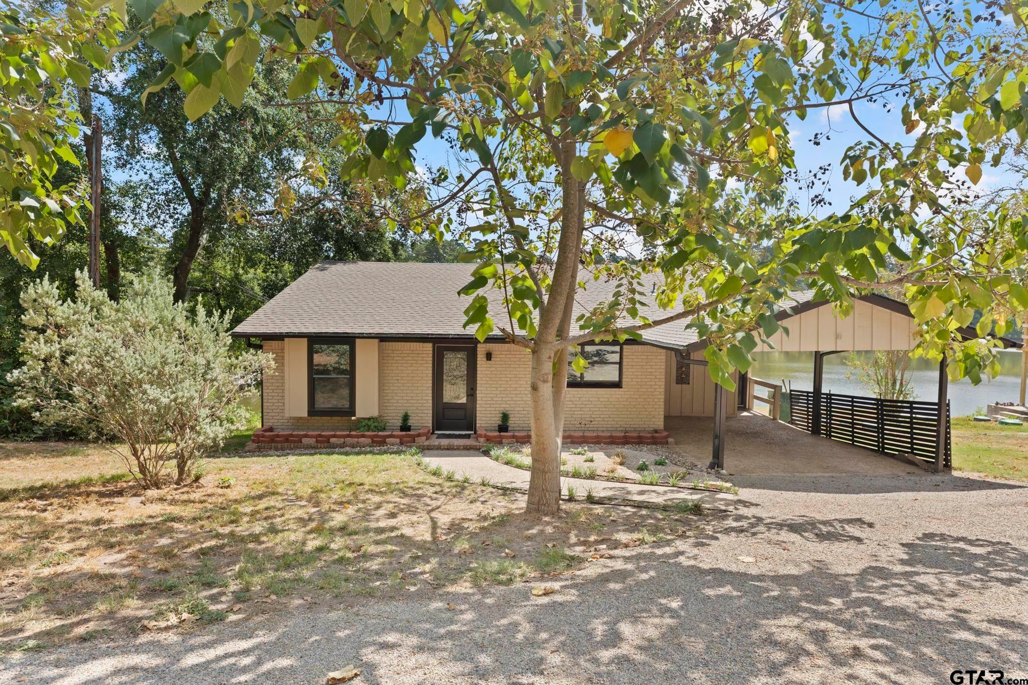1225 Chateau Ln