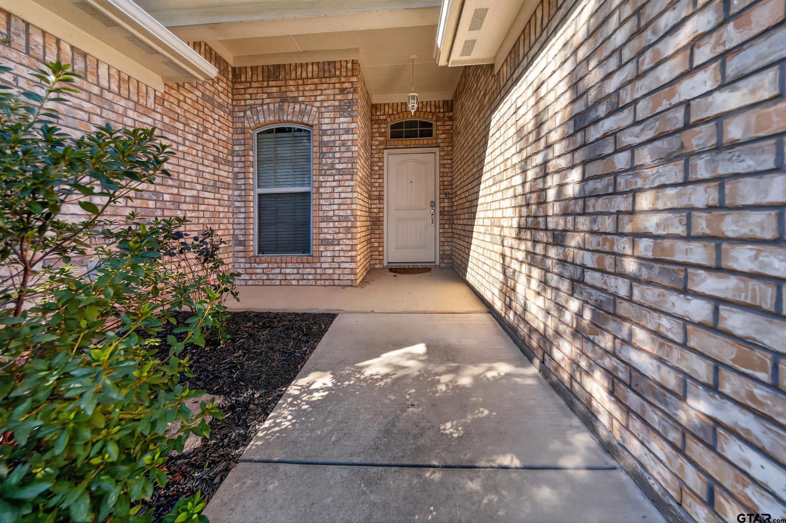 5834 Thompson Pl