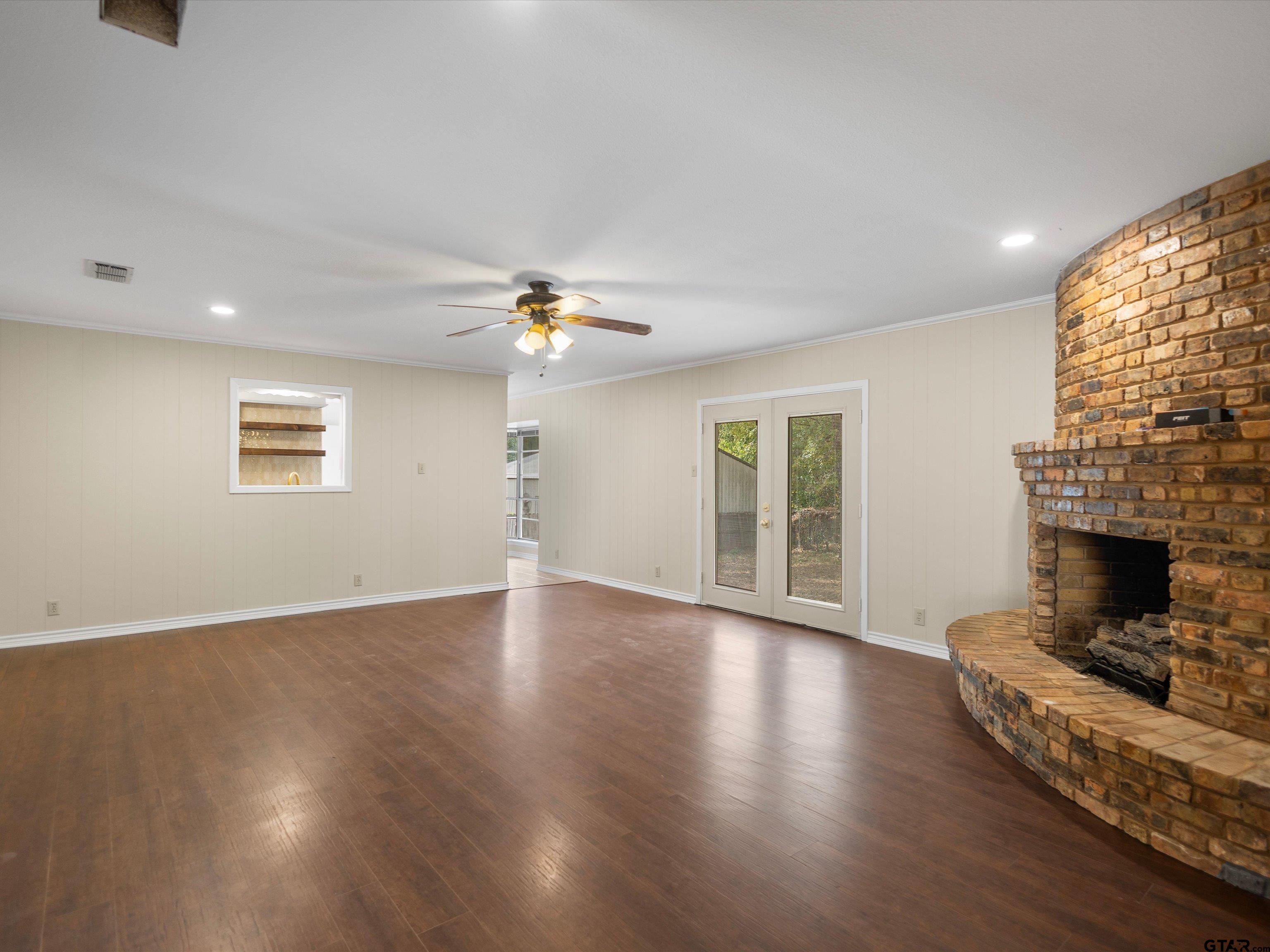 411 N Glencrest