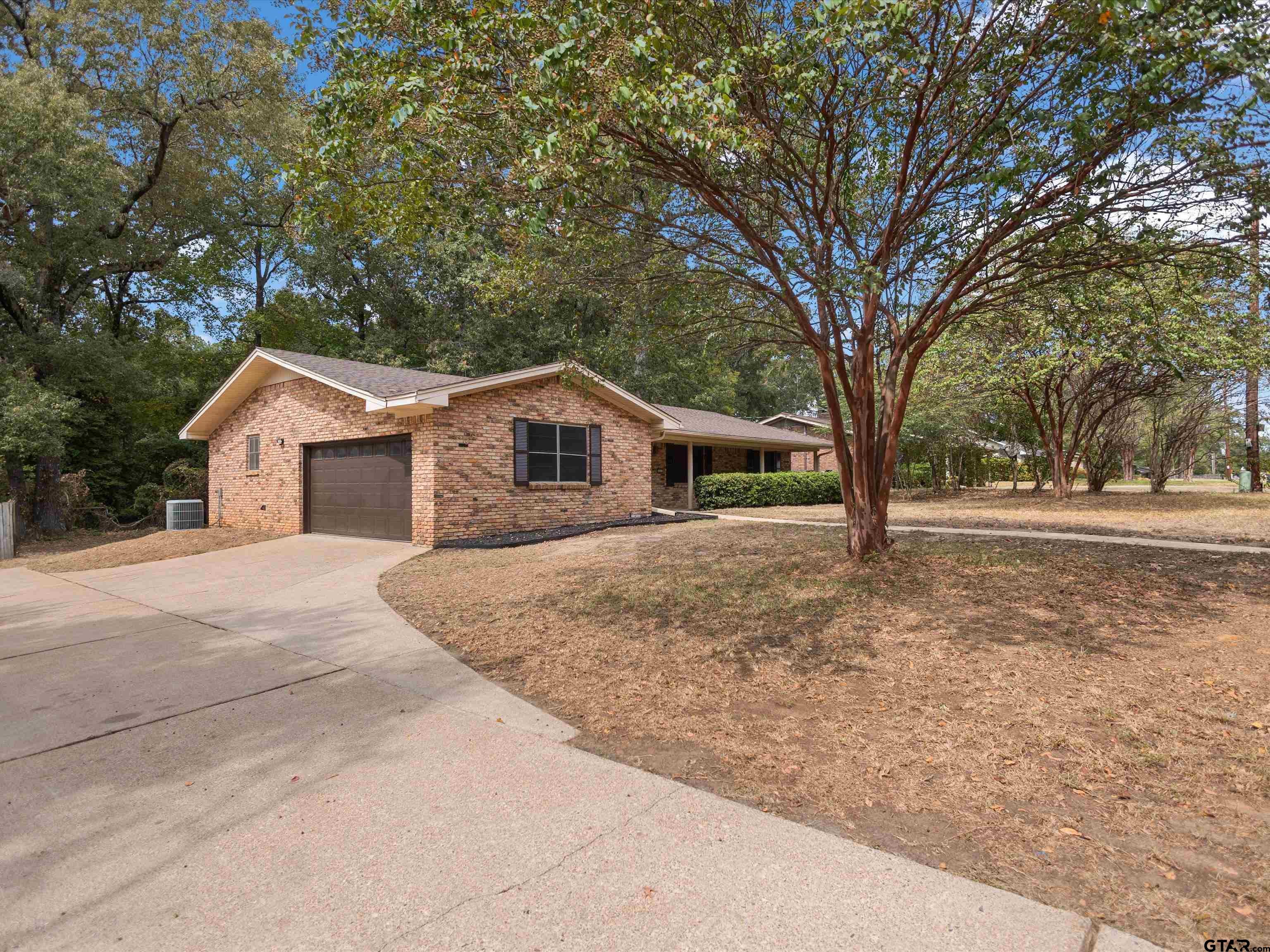 411 N Glencrest
