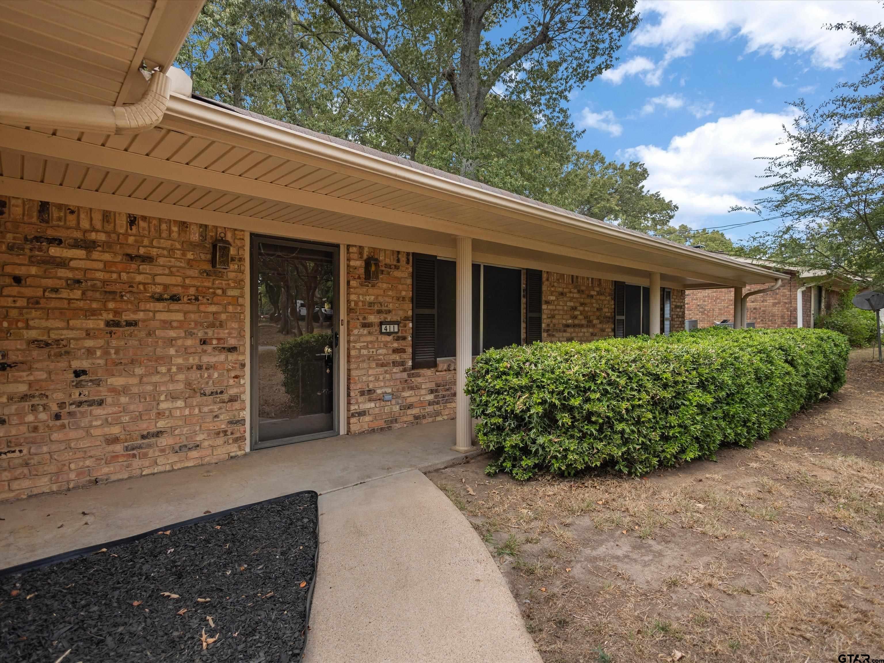 411 N Glencrest