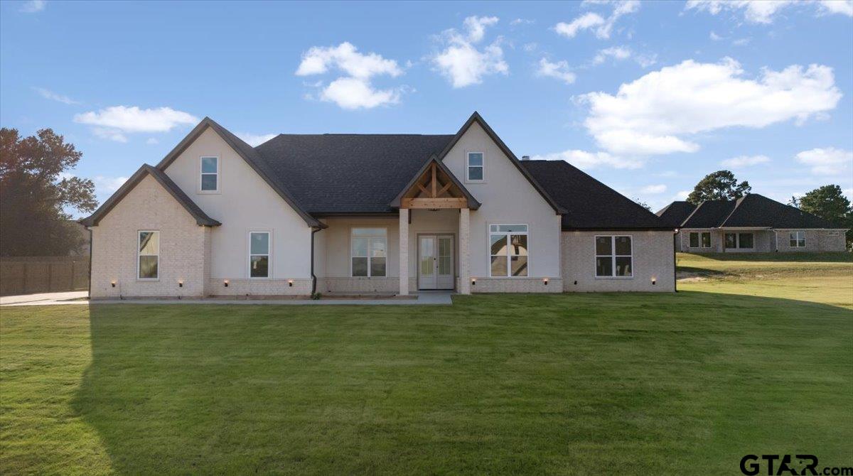 17049 Woodcrest Cir