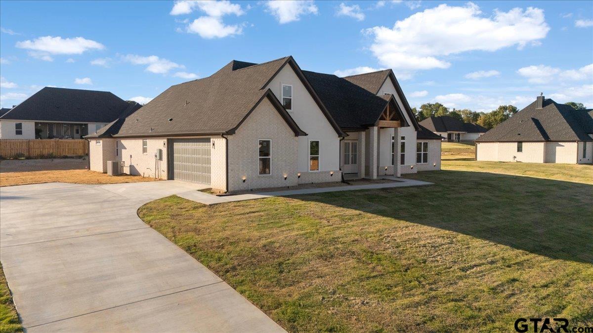 17049 Woodcrest Cir