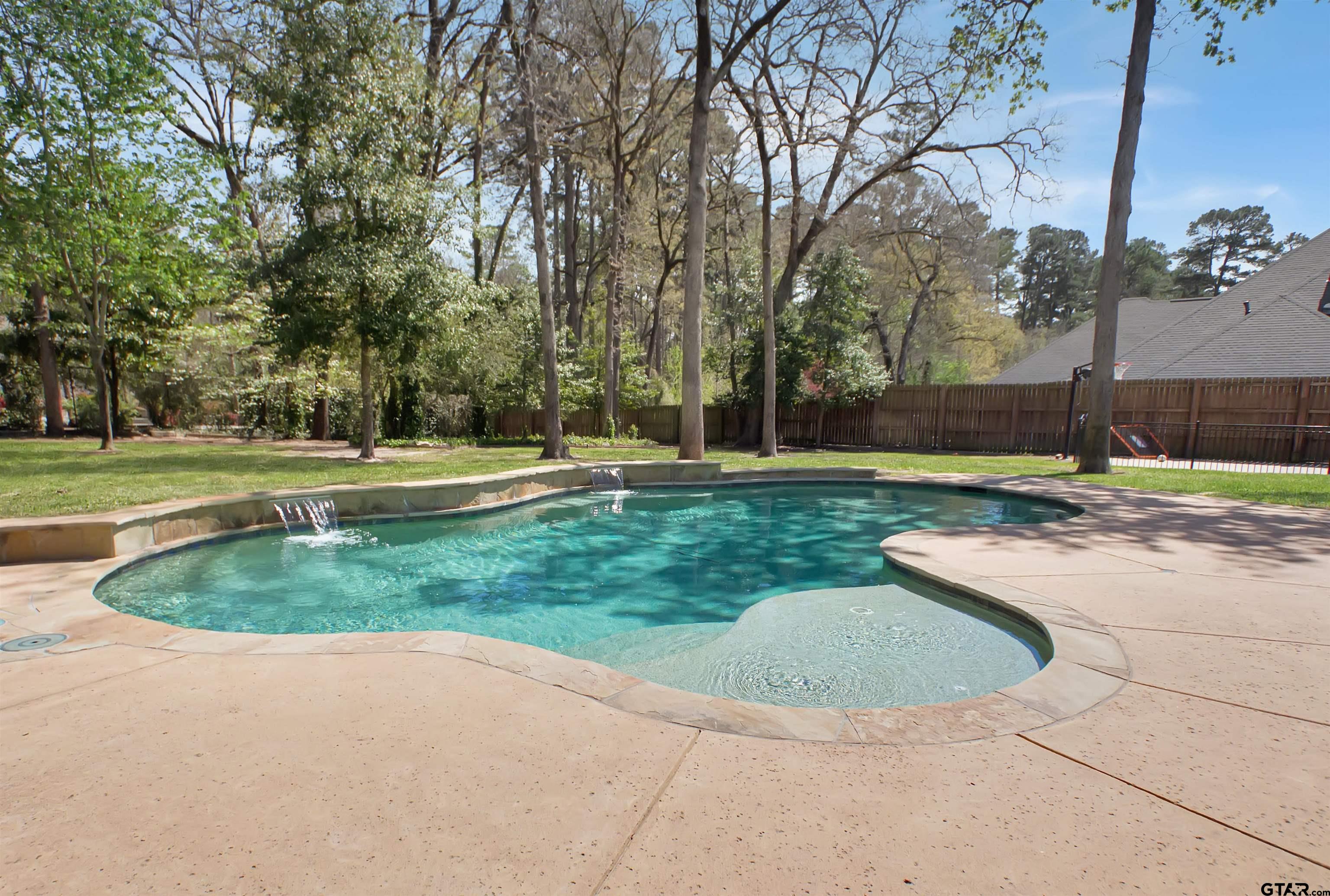 6518 Rochester Way