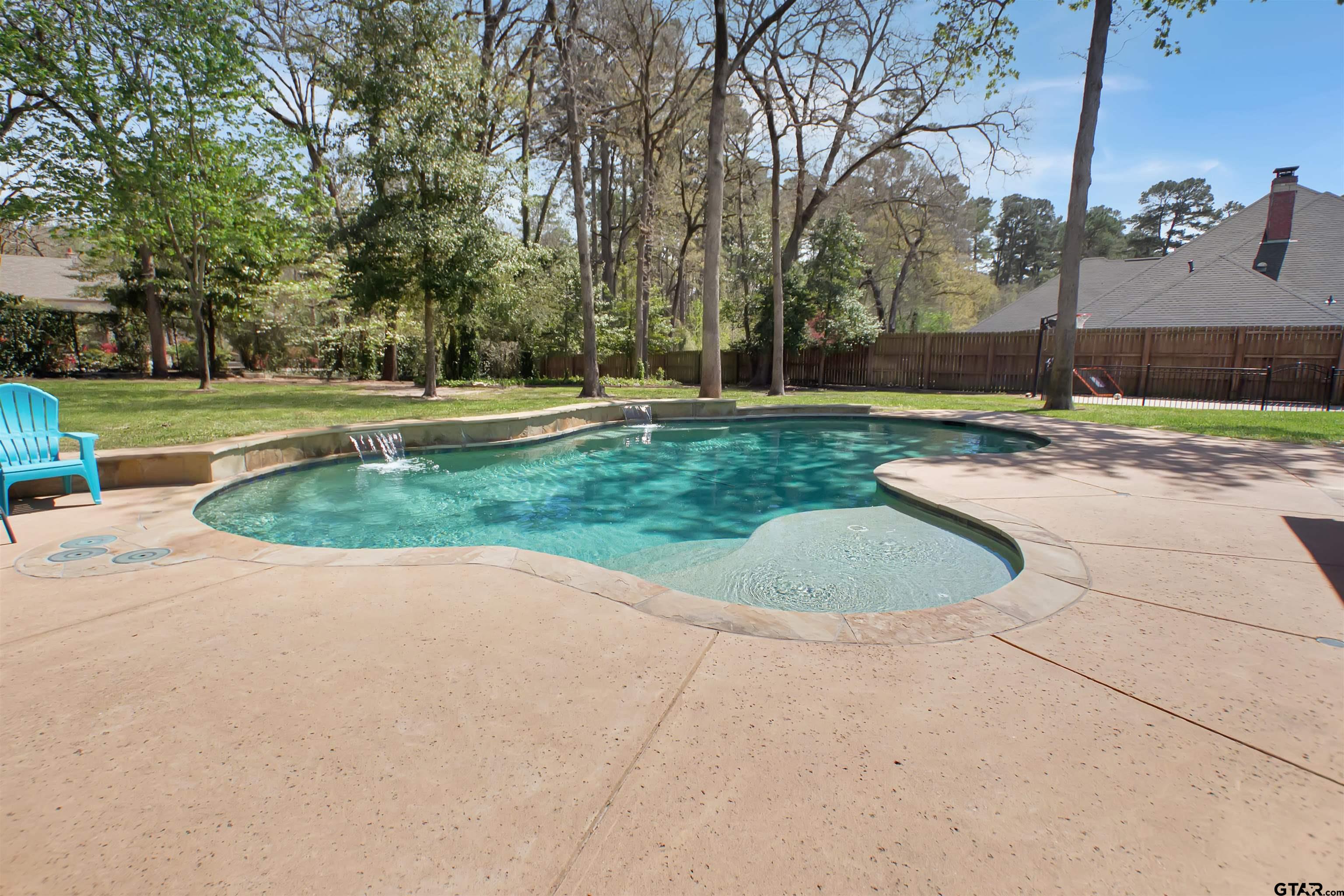 6518 Rochester Way