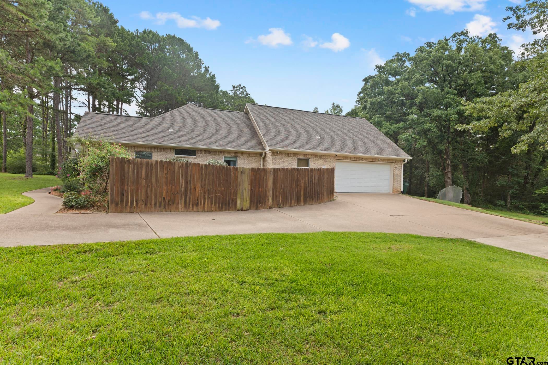 16702 Meadow Crest Dr