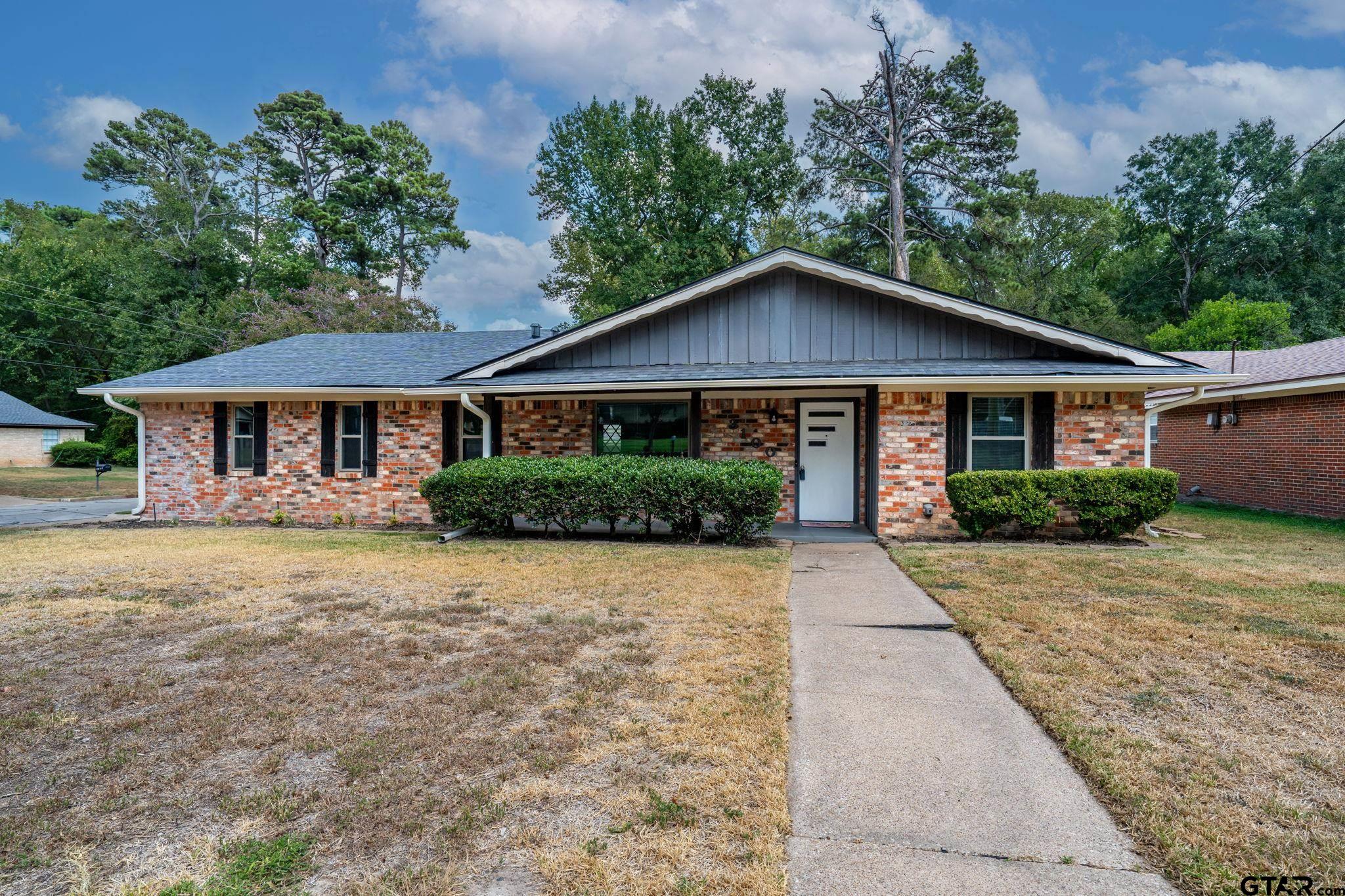 3100 Rosemary Ln