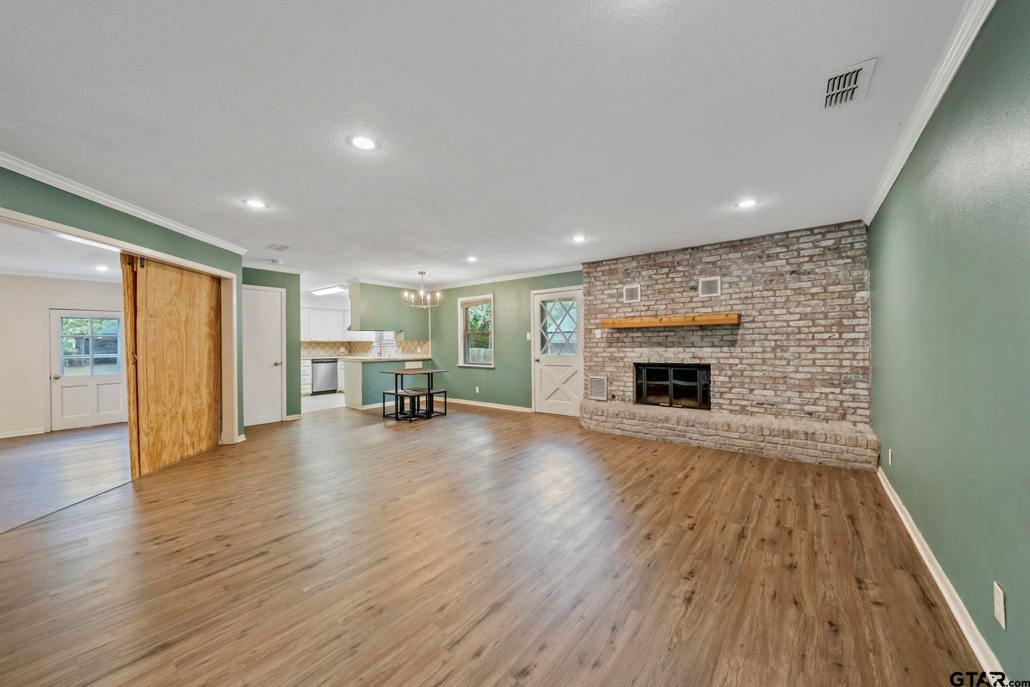 3100 Rosemary Ln