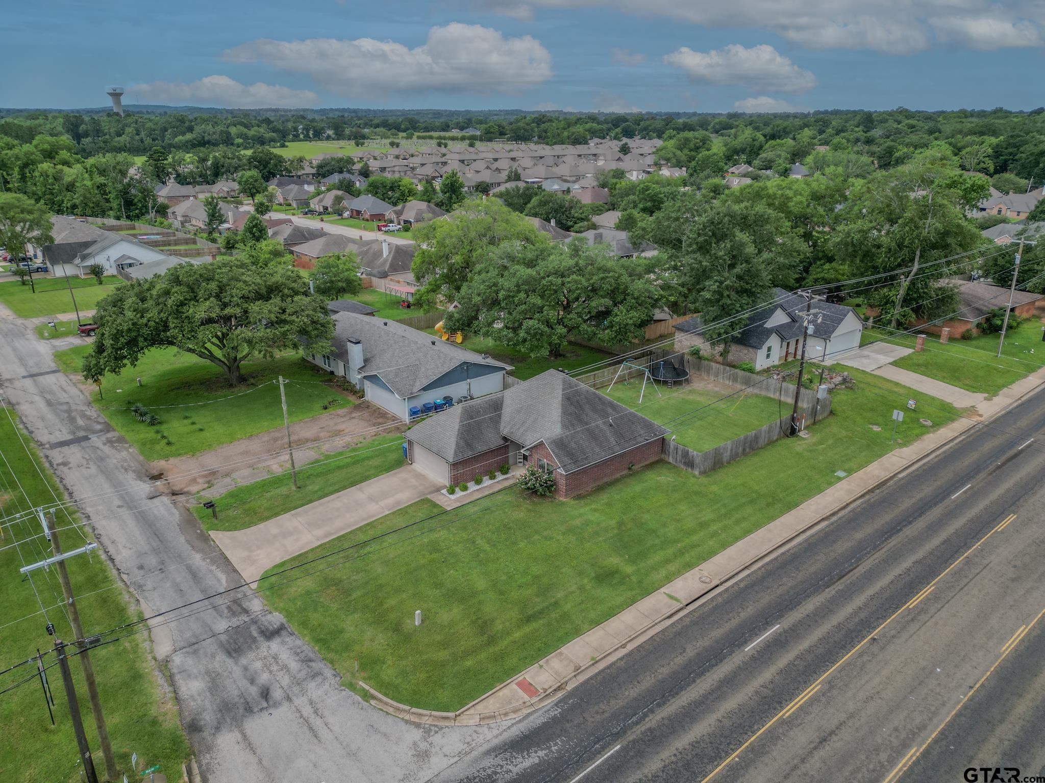 100 S Rainbow Dr
