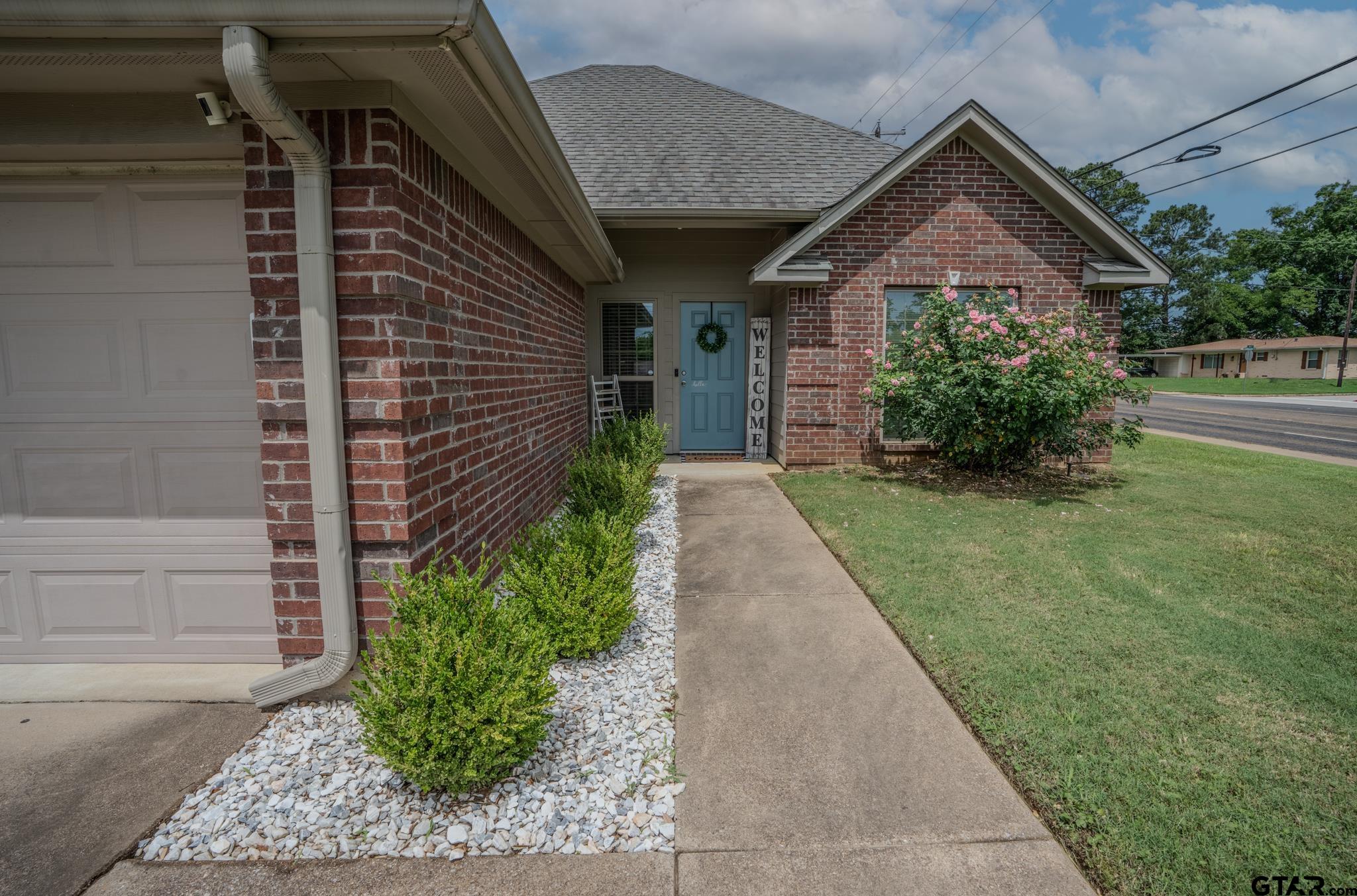 100 S Rainbow Dr