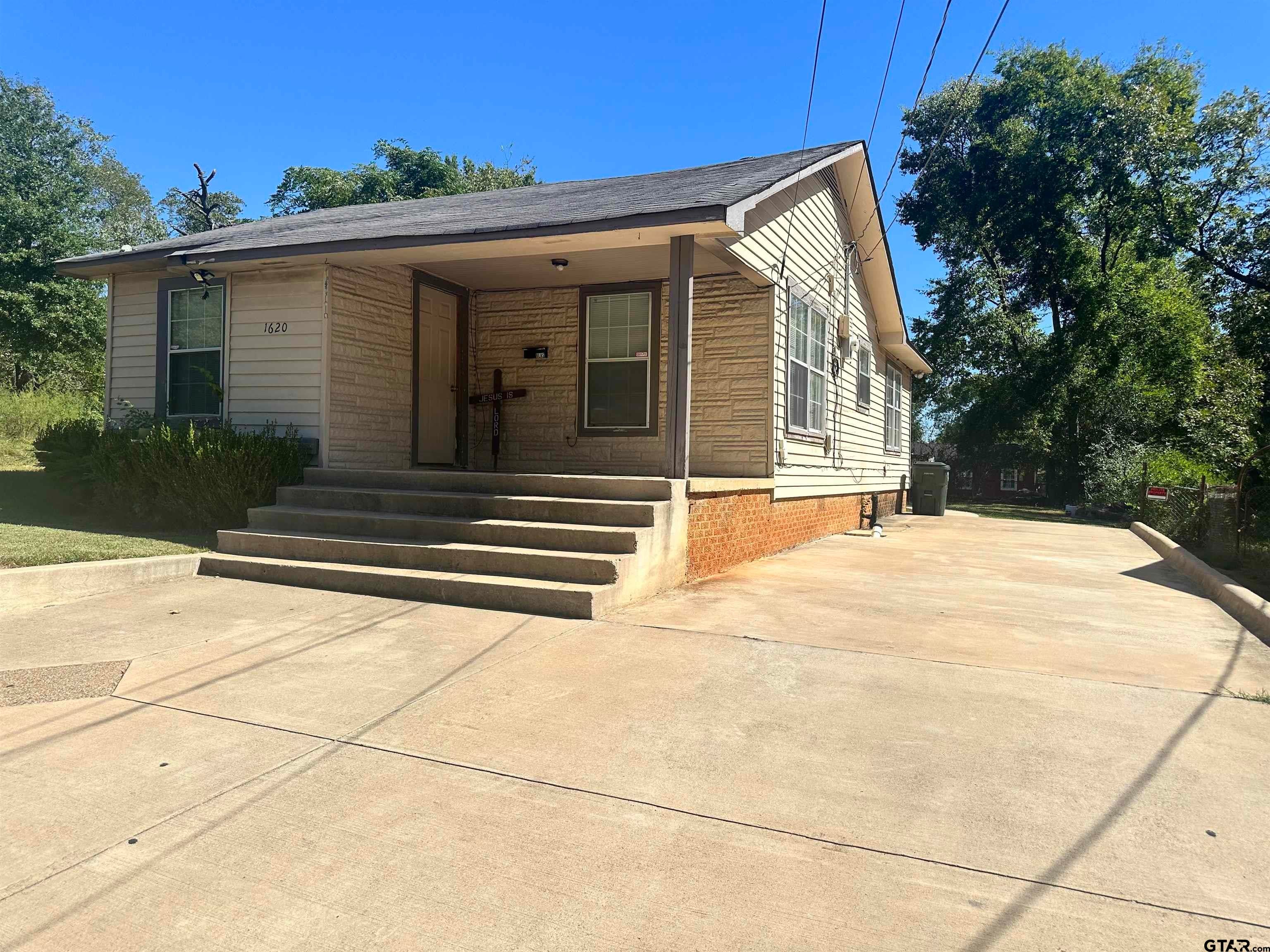 1620 S Englewood Ave.
