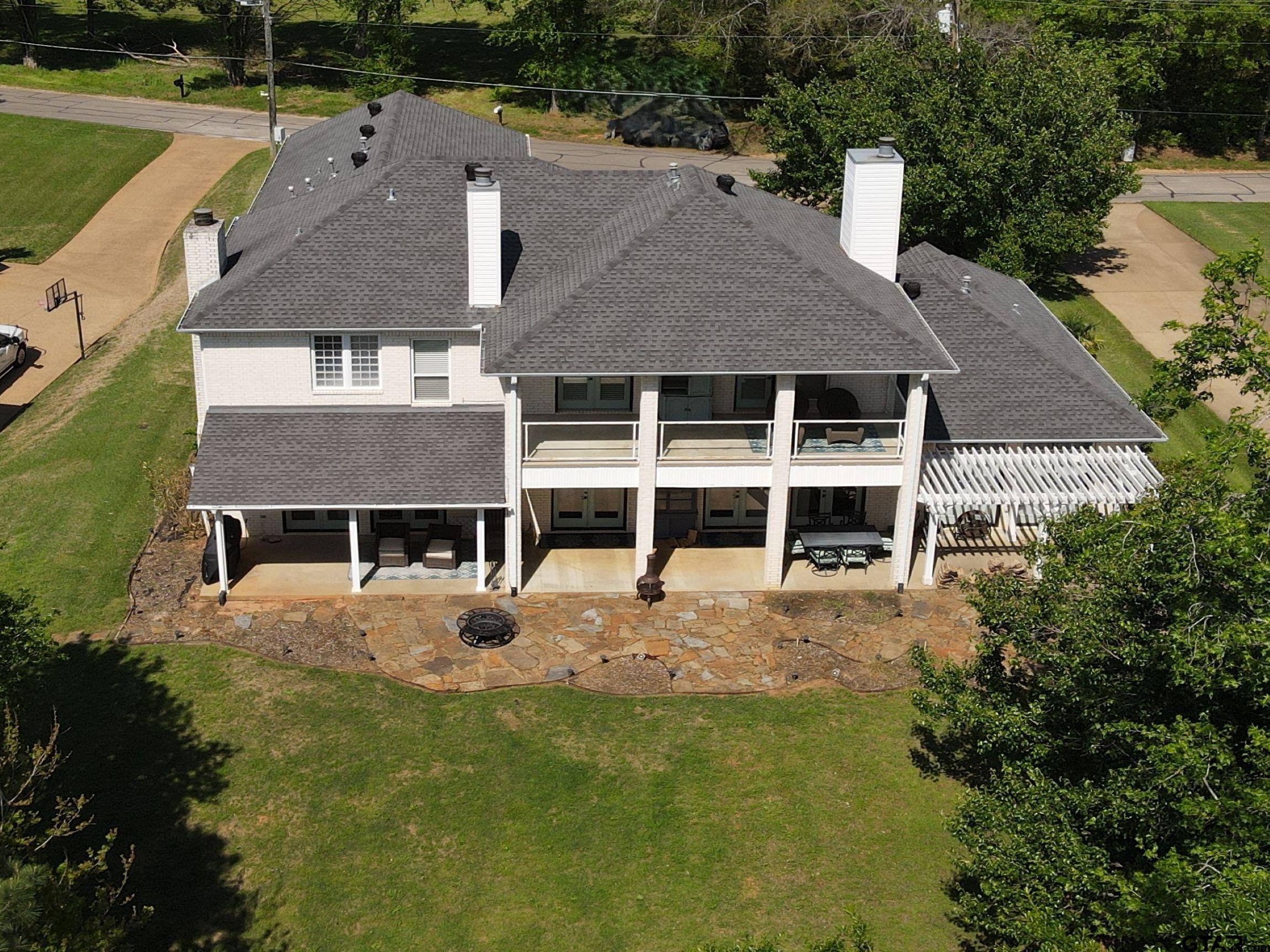 1713 Lakeshore Dr.