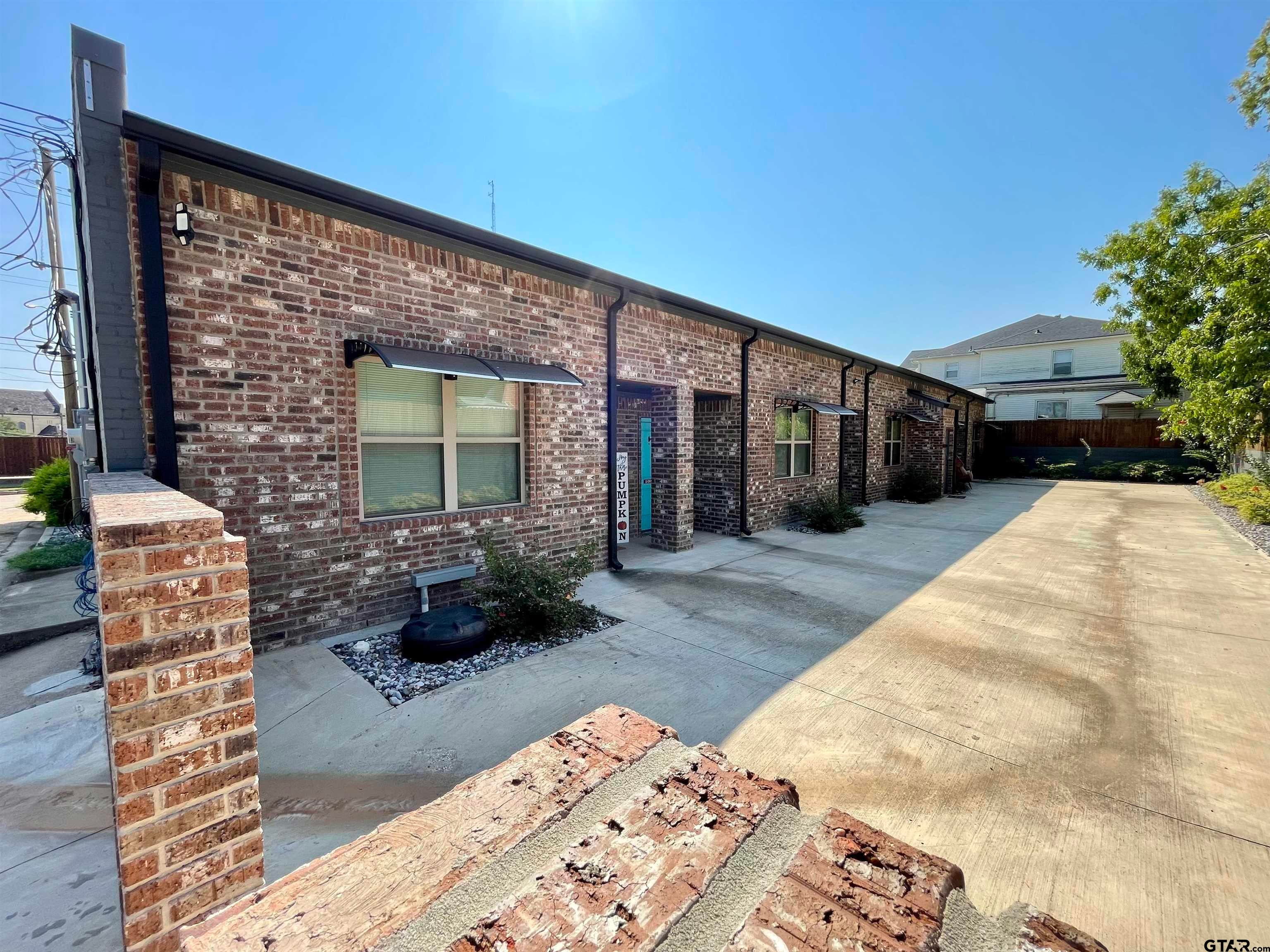 901 Broadway Blvd