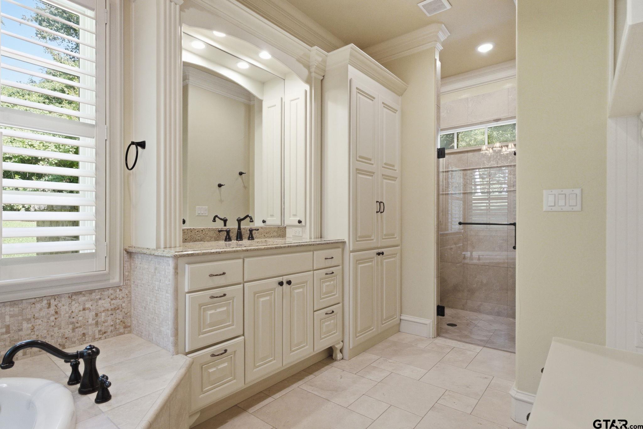 3312 Ridge Bluff Cir, Tyler, TX, 75707, USA, 4 Bedrooms Bedrooms, ,5 BathroomsBathrooms,Residential,Active,3312 Ridge Bluff Cir,26010886