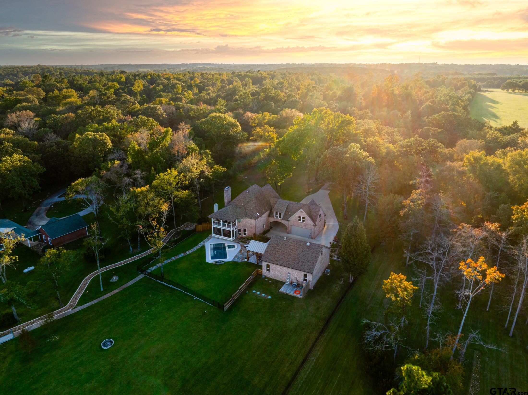 2001 Rose Pointe