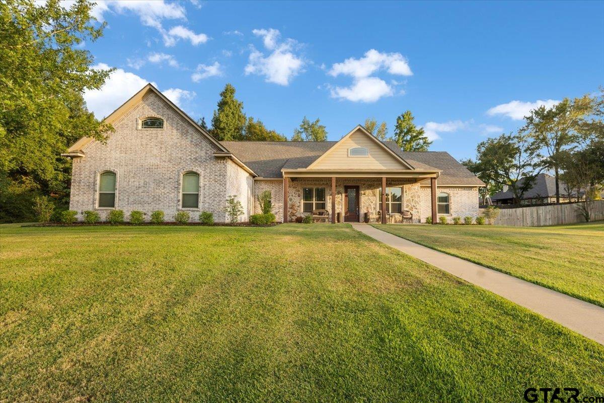 565 Oak Grove Way