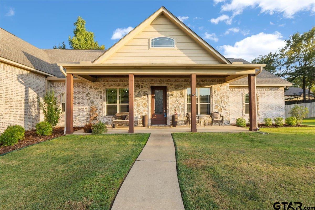 565 Oak Grove Way