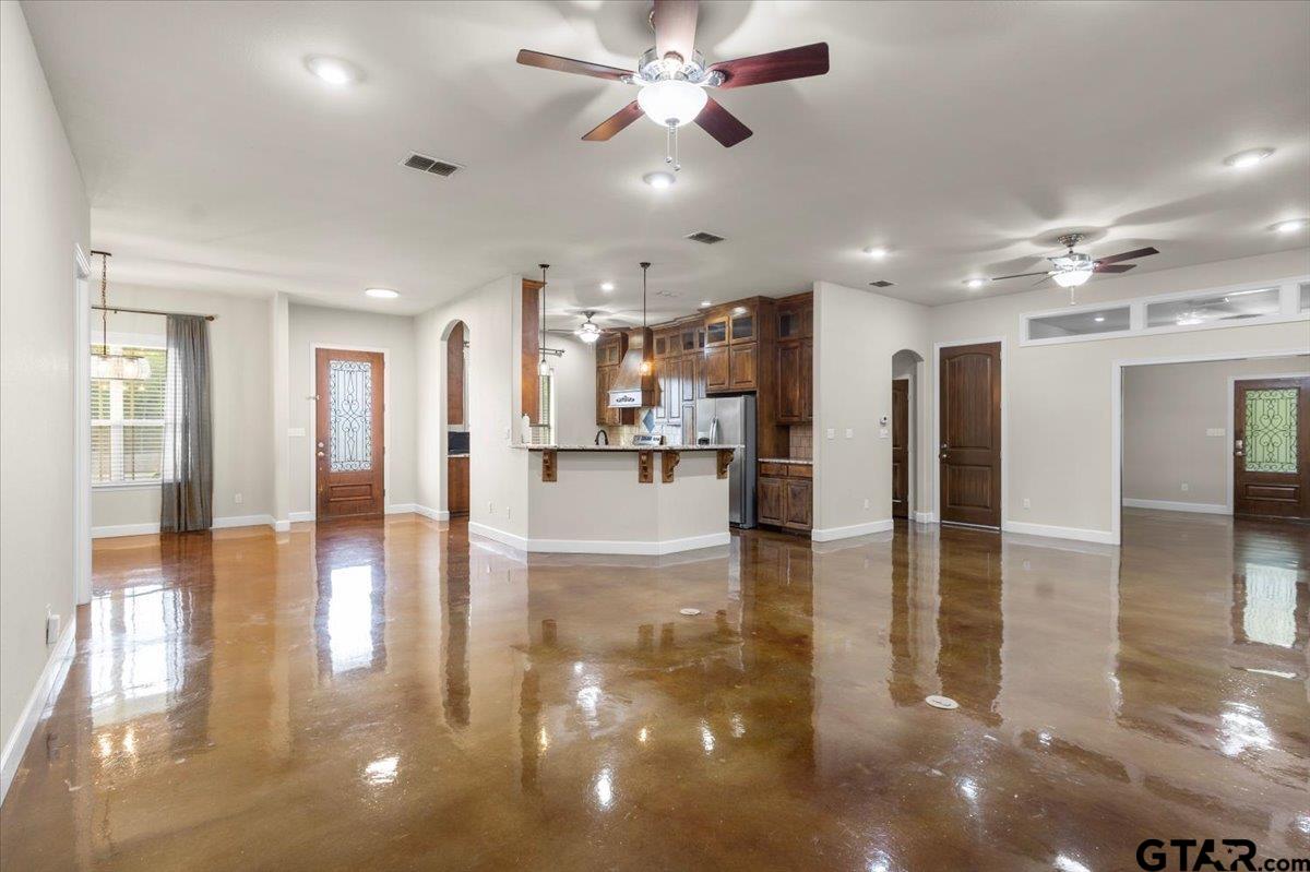 565 Oak Grove Way
