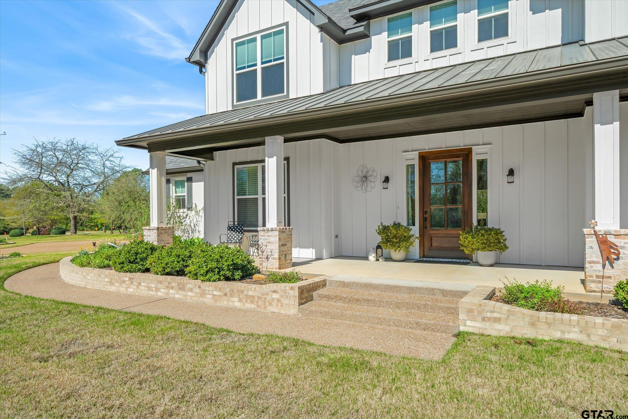 202 Winged Foot Dr