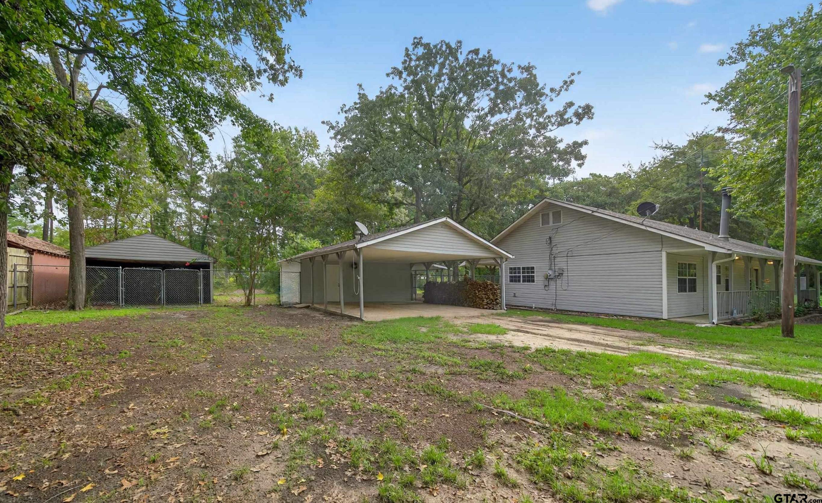 887 Janis Dr.