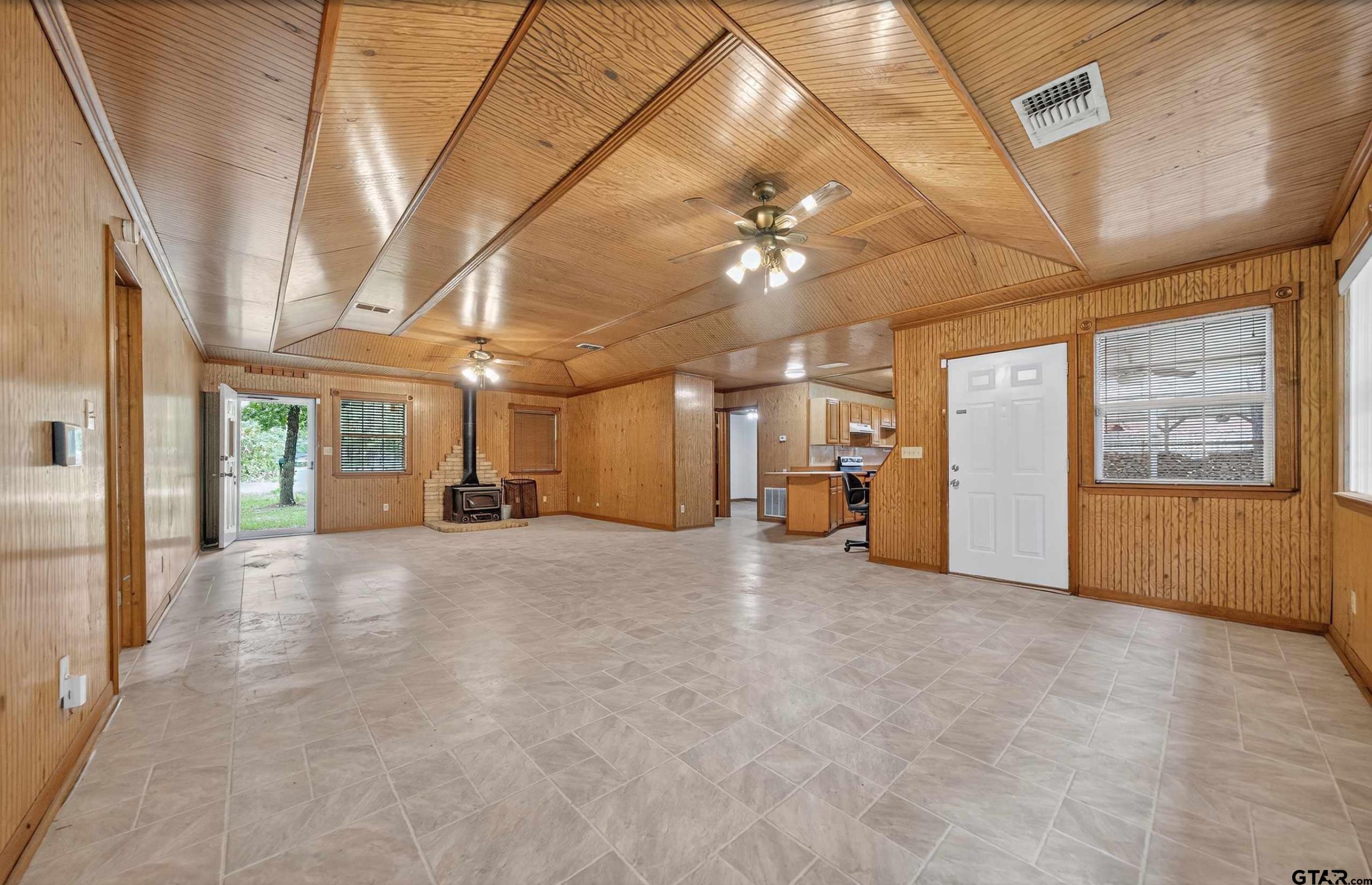 887 Janis Dr.