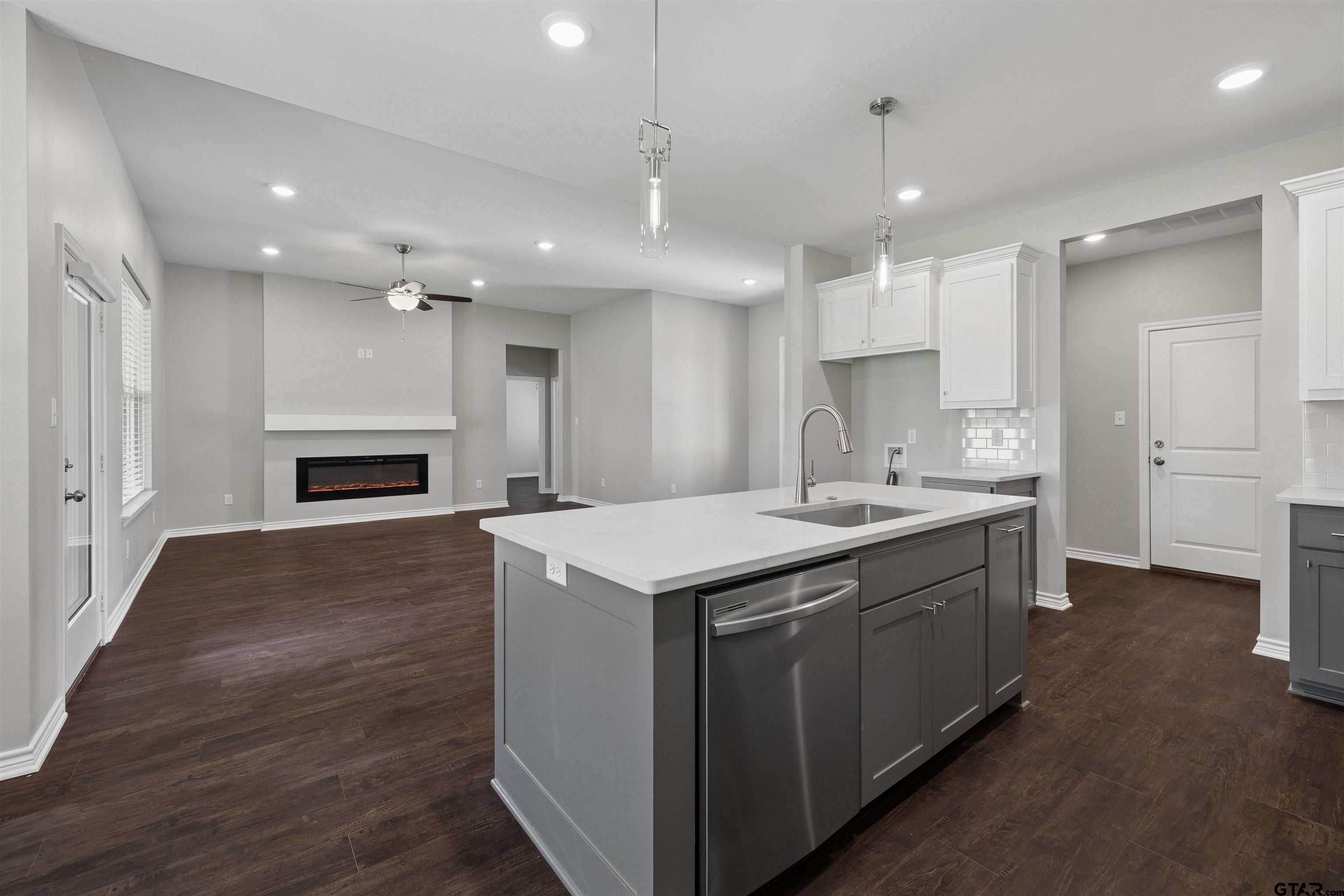 12117 Pinecrest Dr