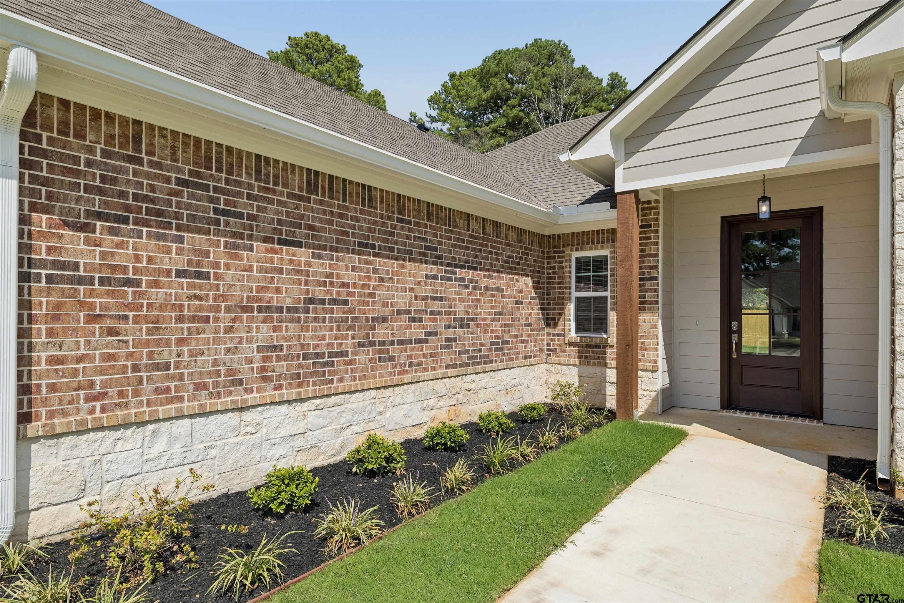 12117 Pinecrest Dr