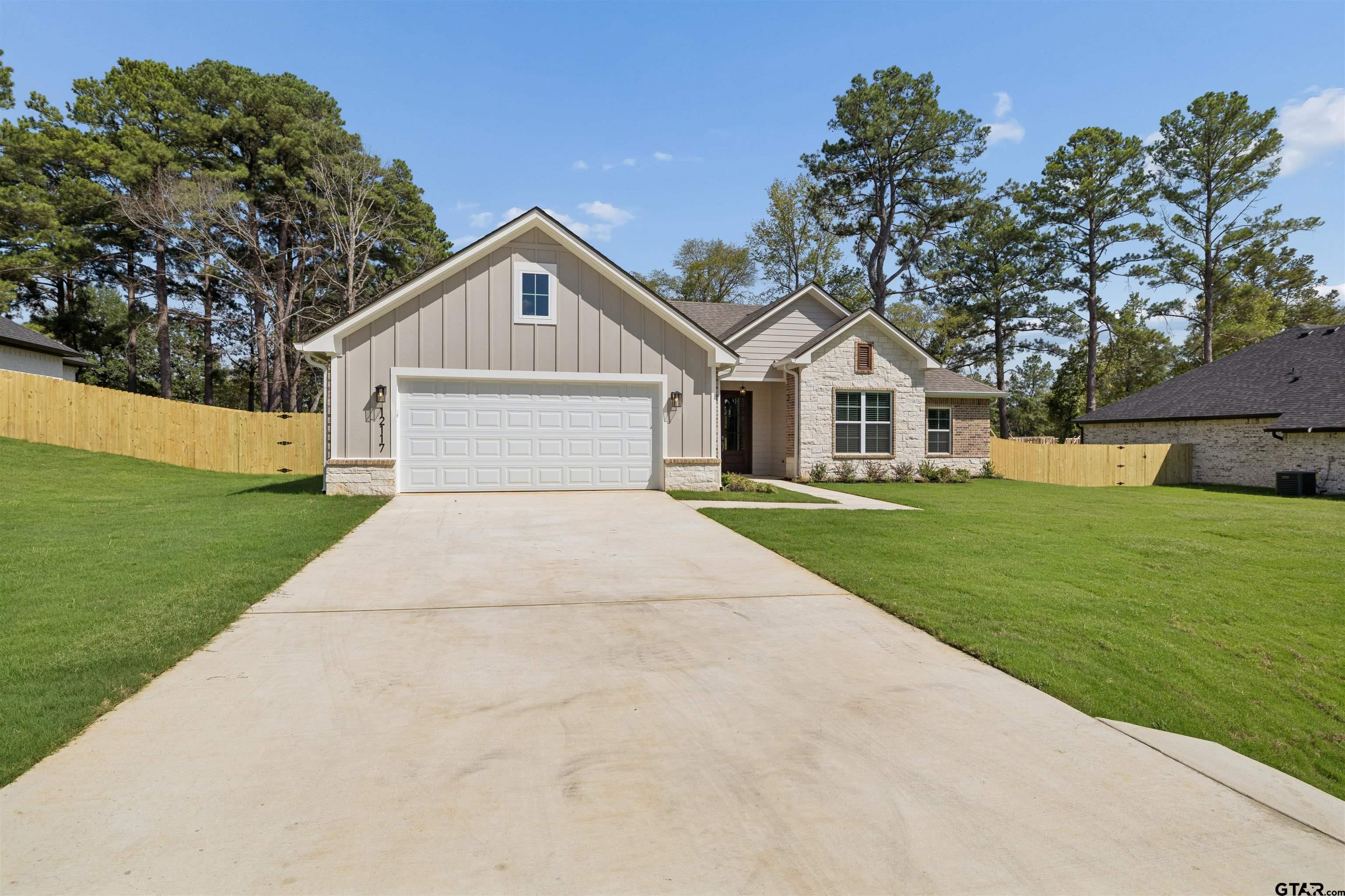 12117 Pinecrest Dr