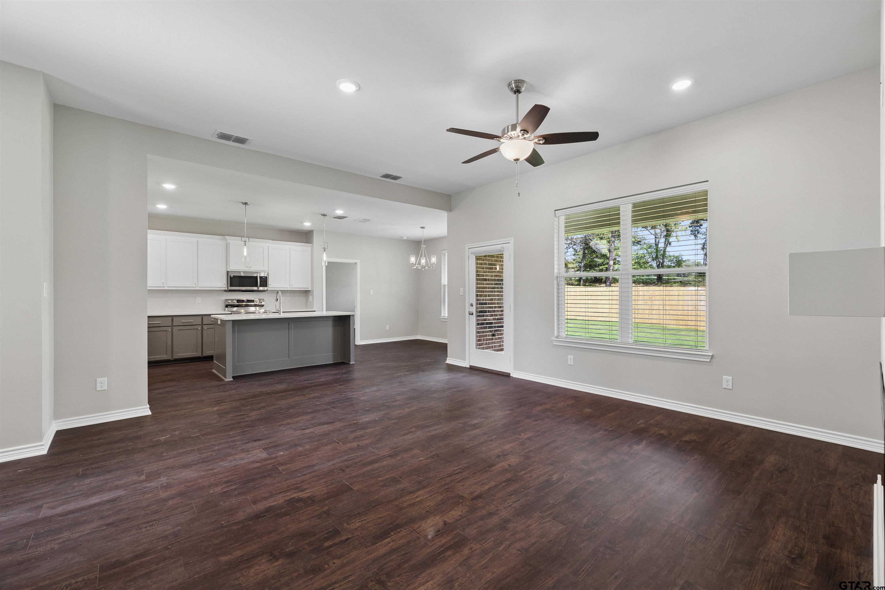 12117 Pinecrest Dr