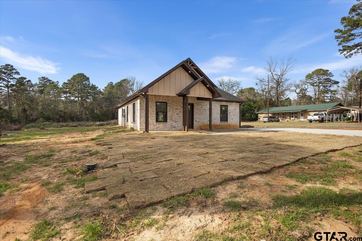 112 Carri Dr.