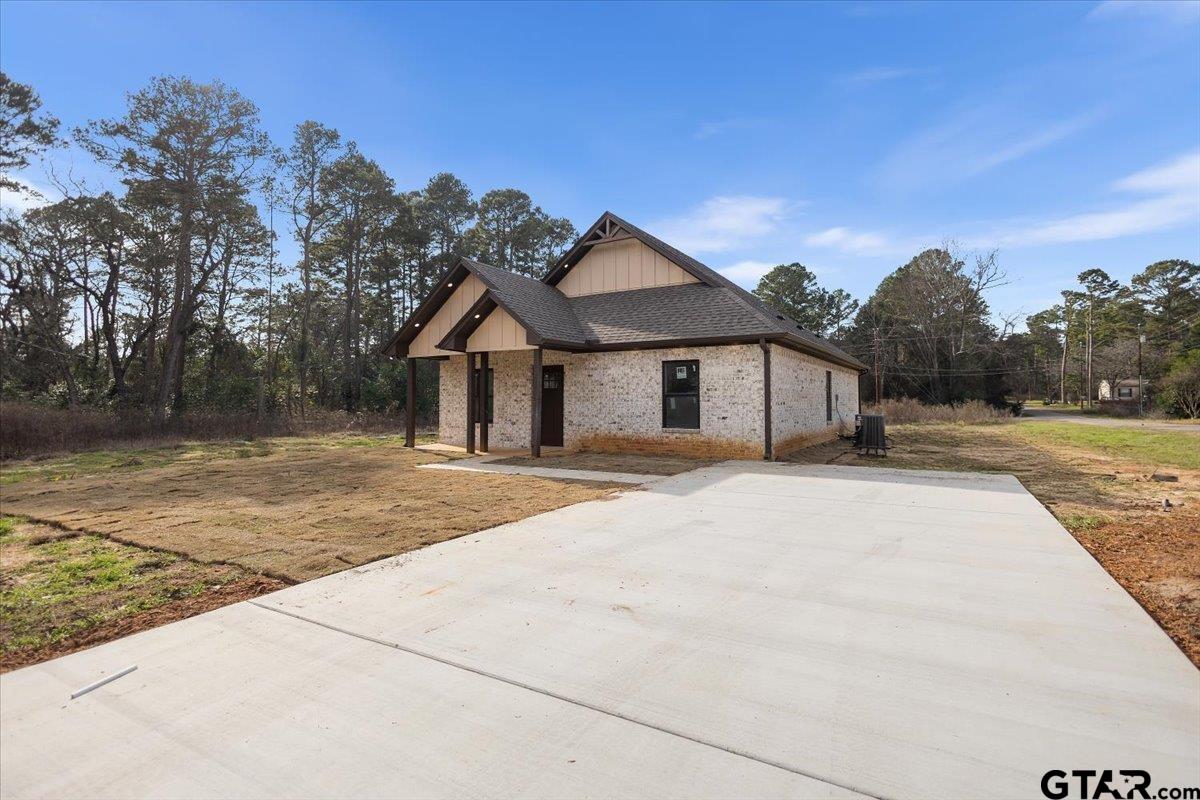 112 Carri Dr.