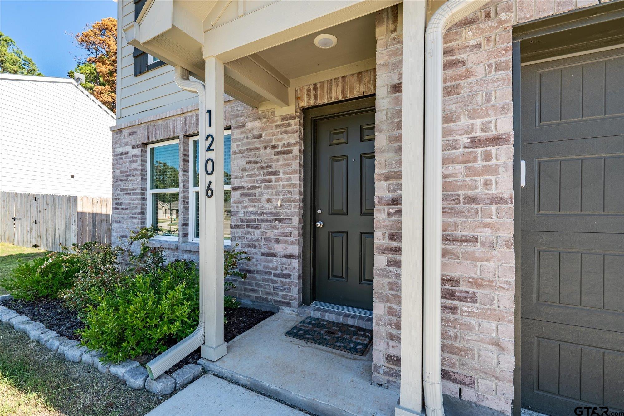 1206 River Oaks Ln