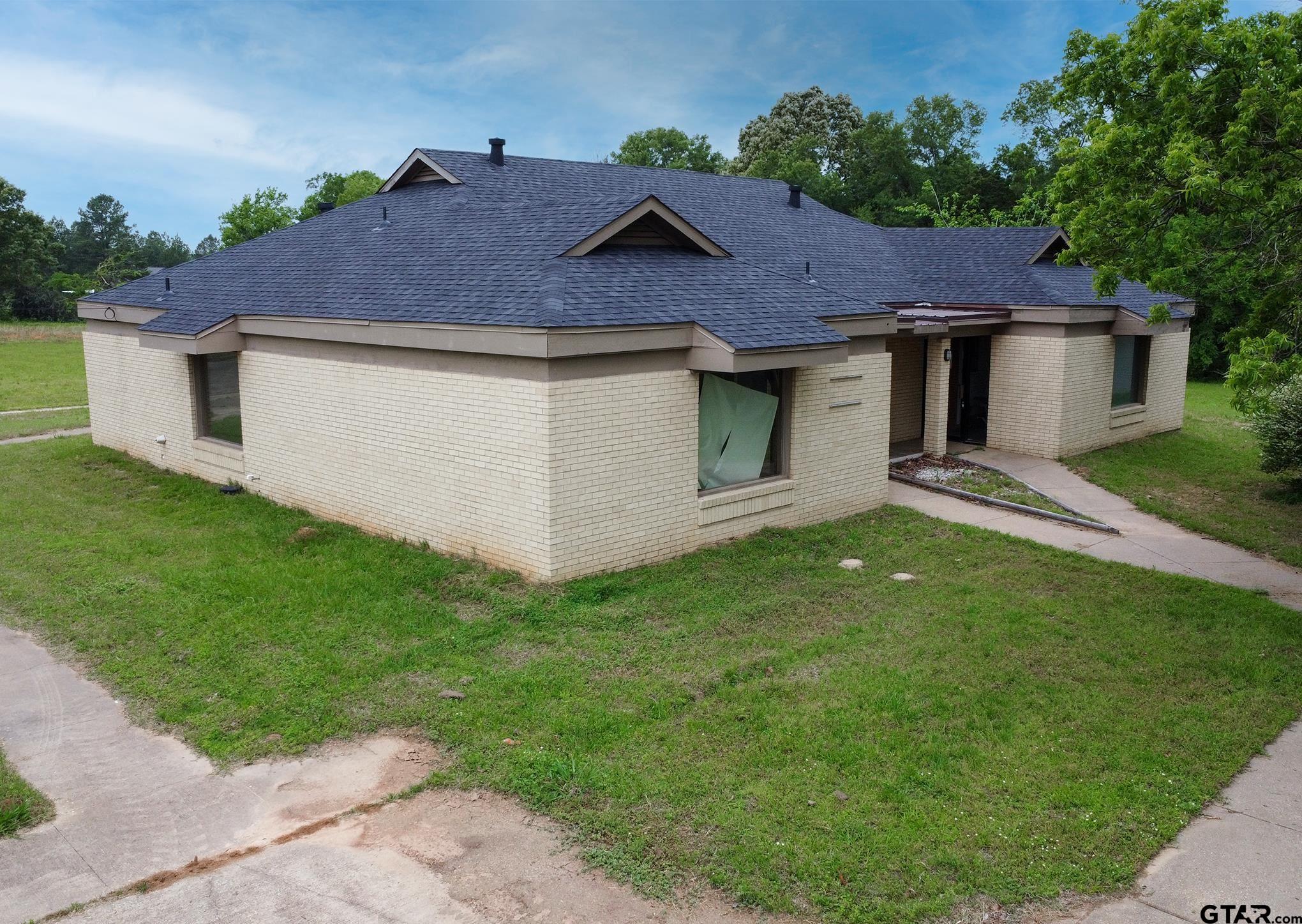 707 N Waldrip