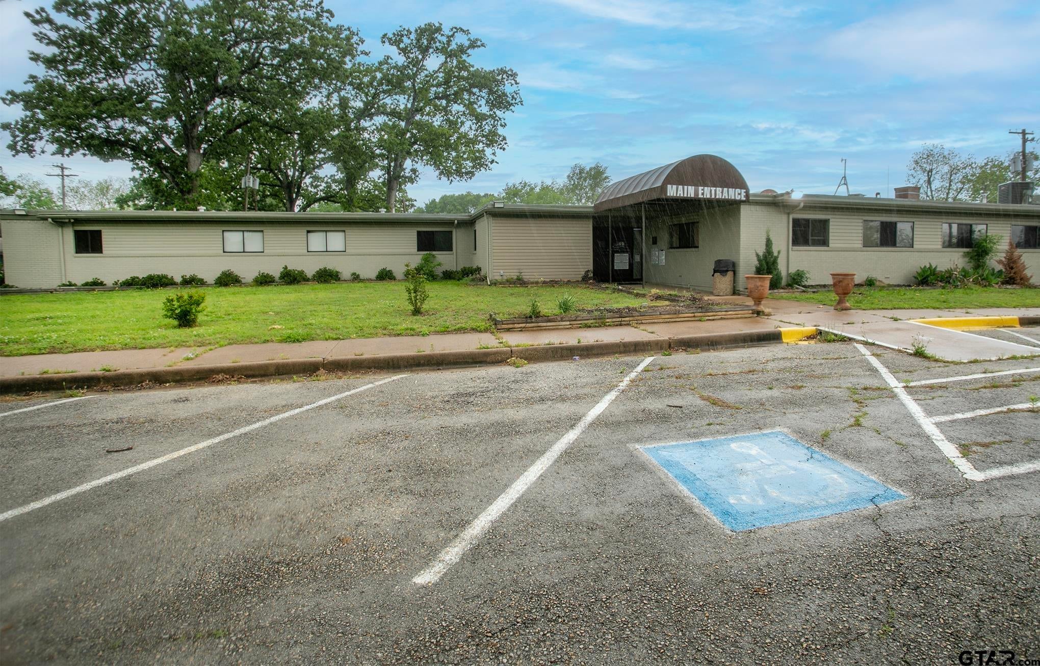 707 N Waldrip