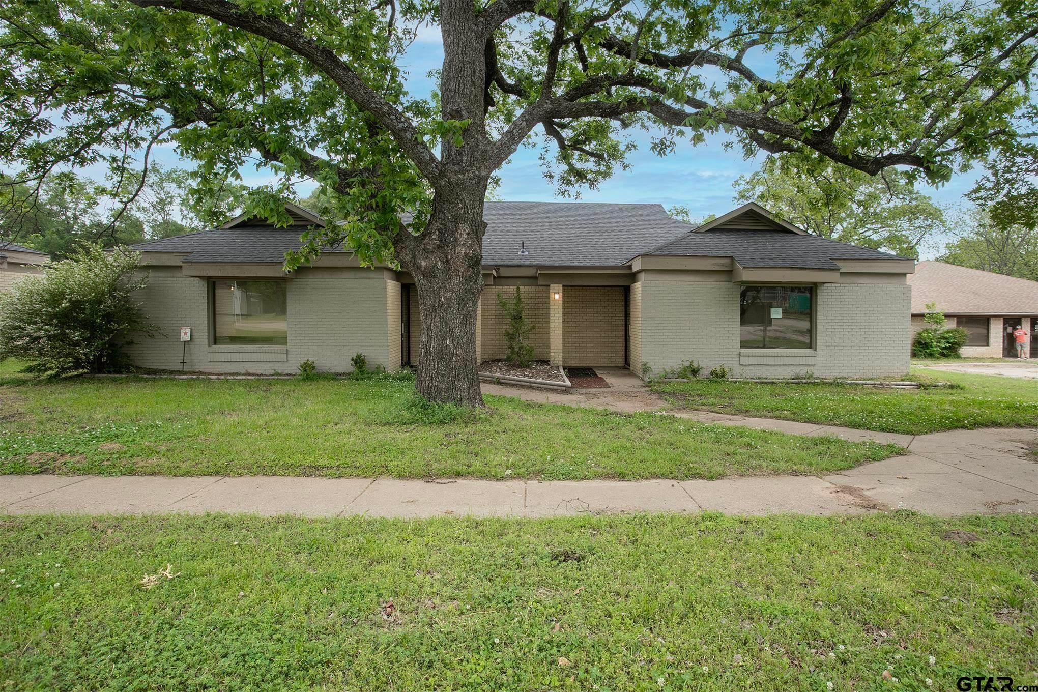 707 N Waldrip