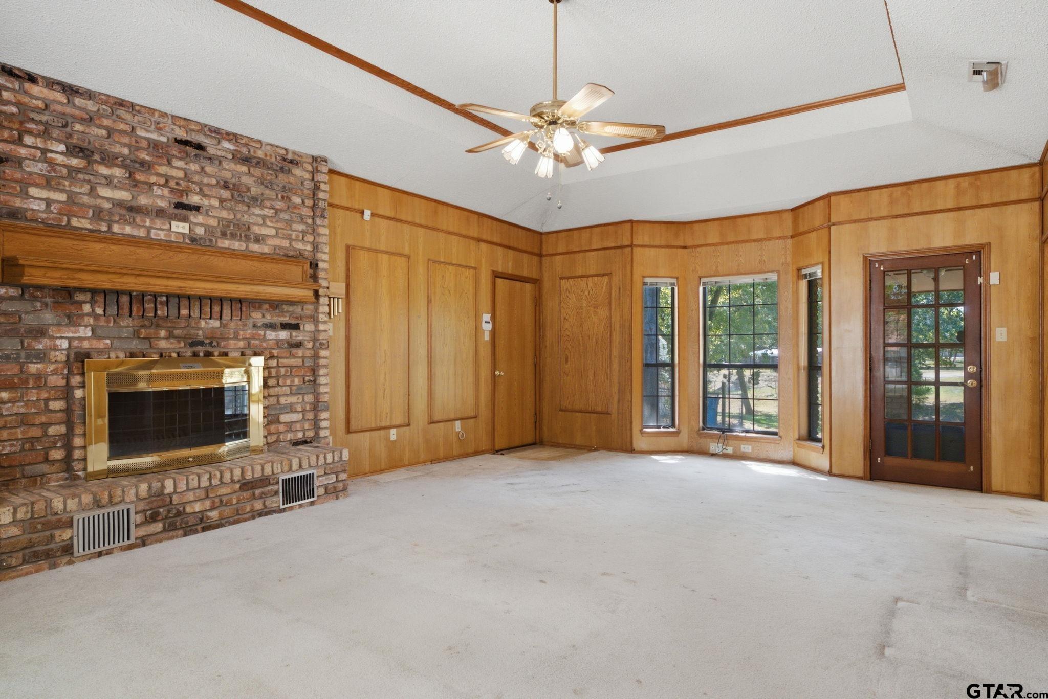 109 Clover Dr