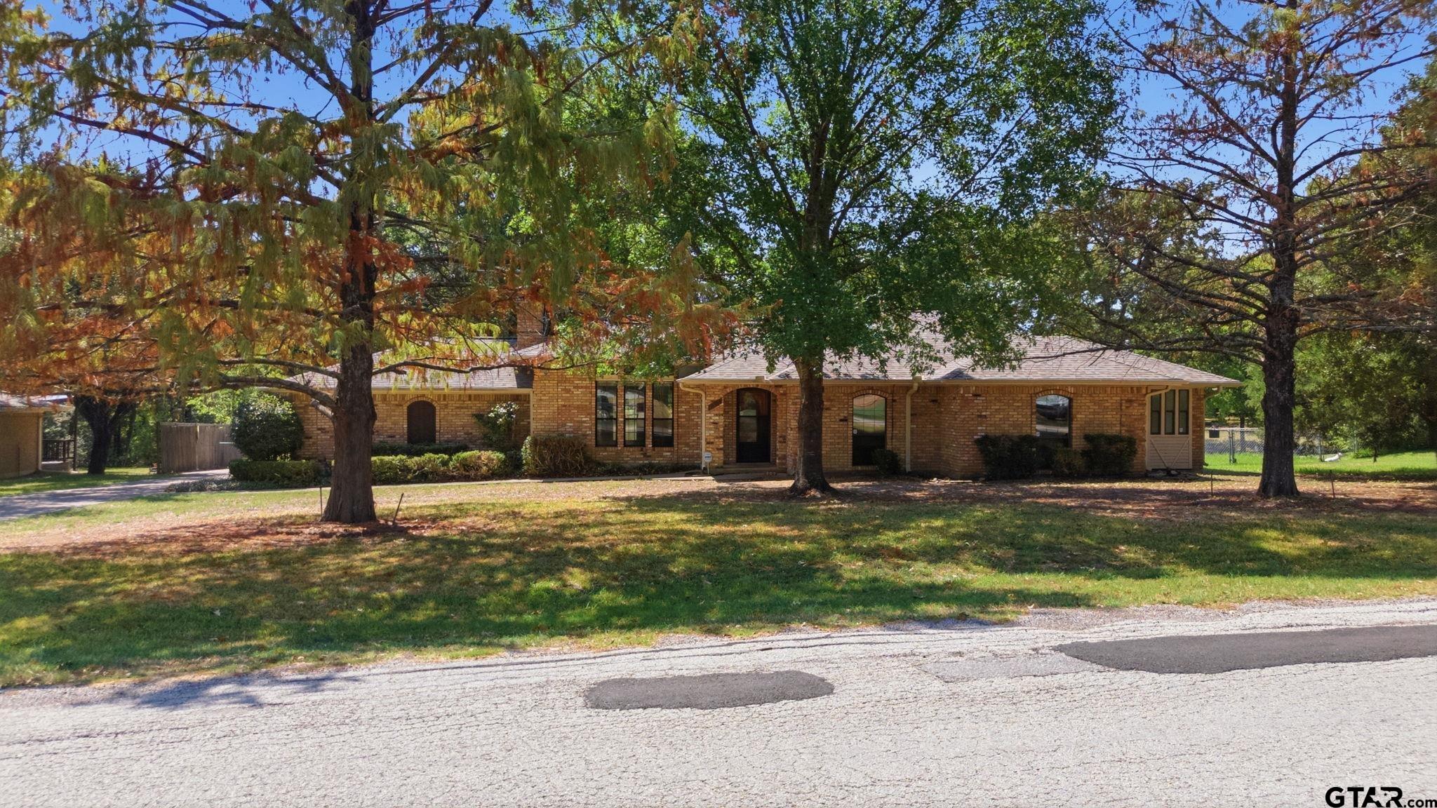 109 Clover Dr