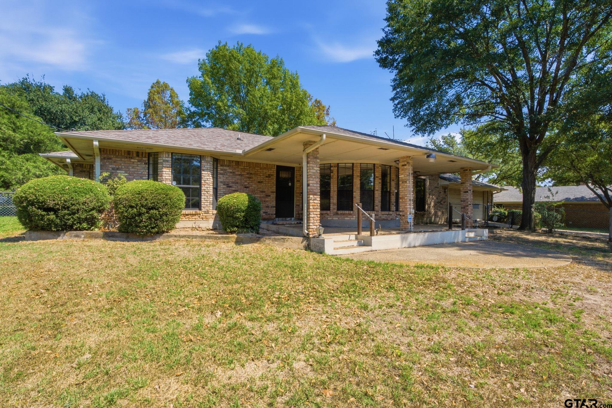 109 Clover Dr