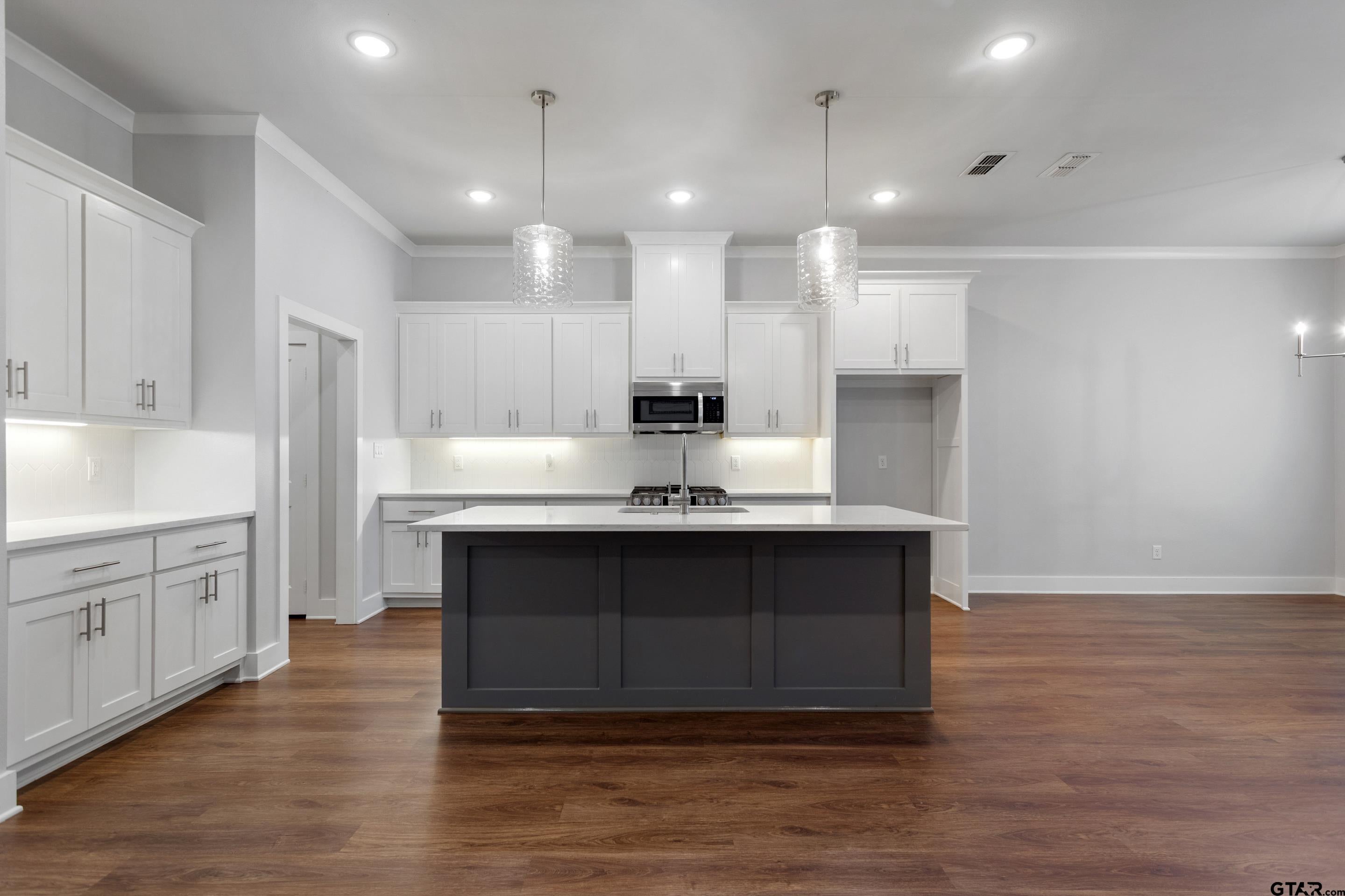 7207 Rolling Acres