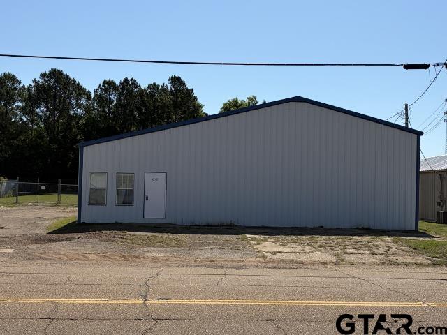812 S Commerce St.