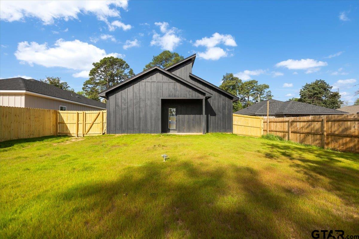 228 S Fenton Ave.