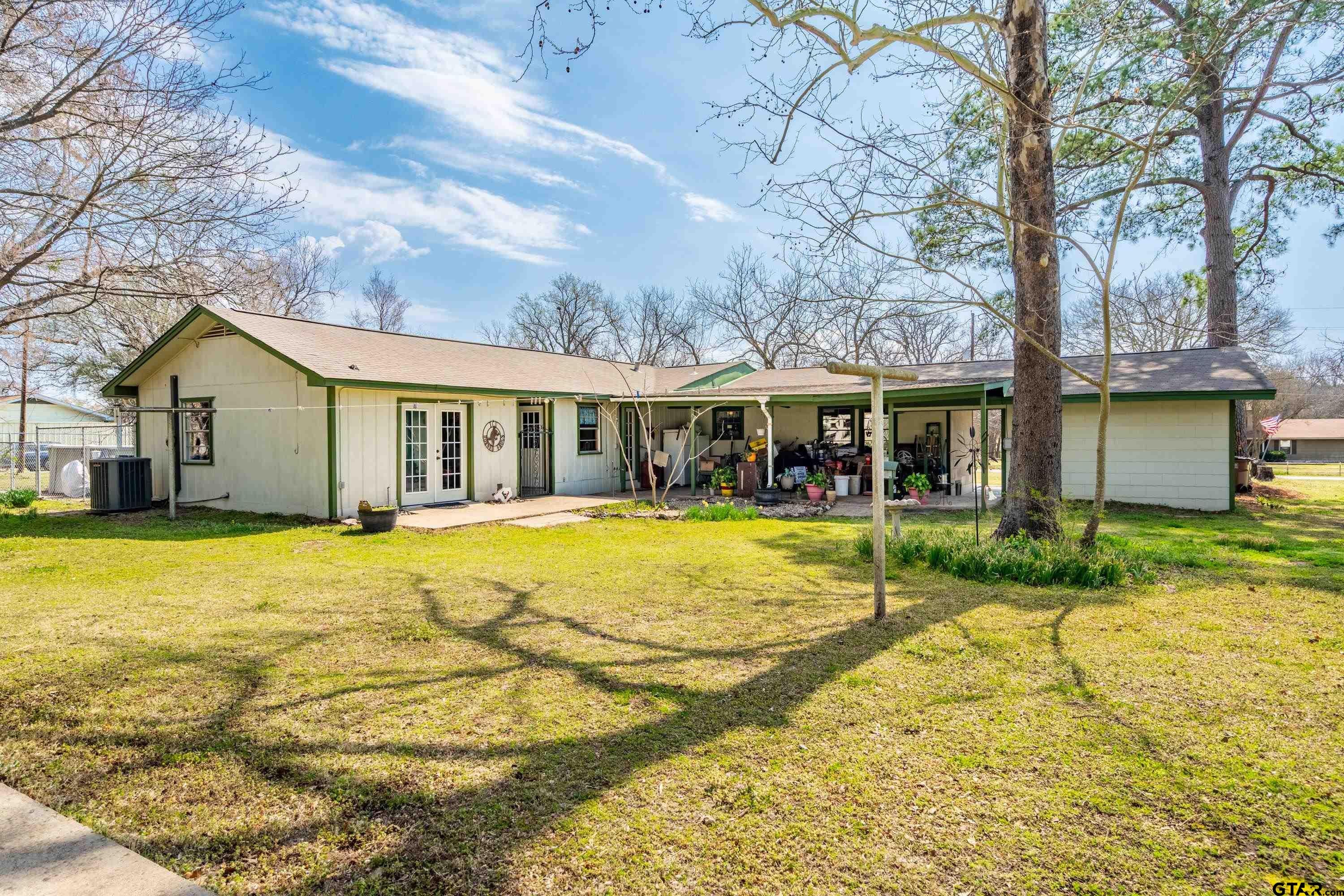 609 E Quitman St.
