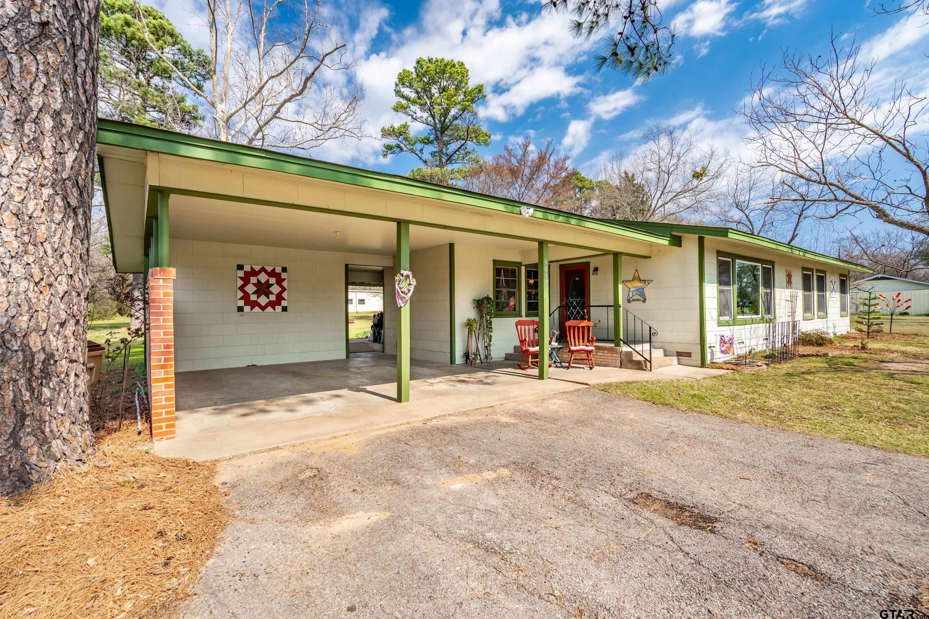 609 E Quitman St.