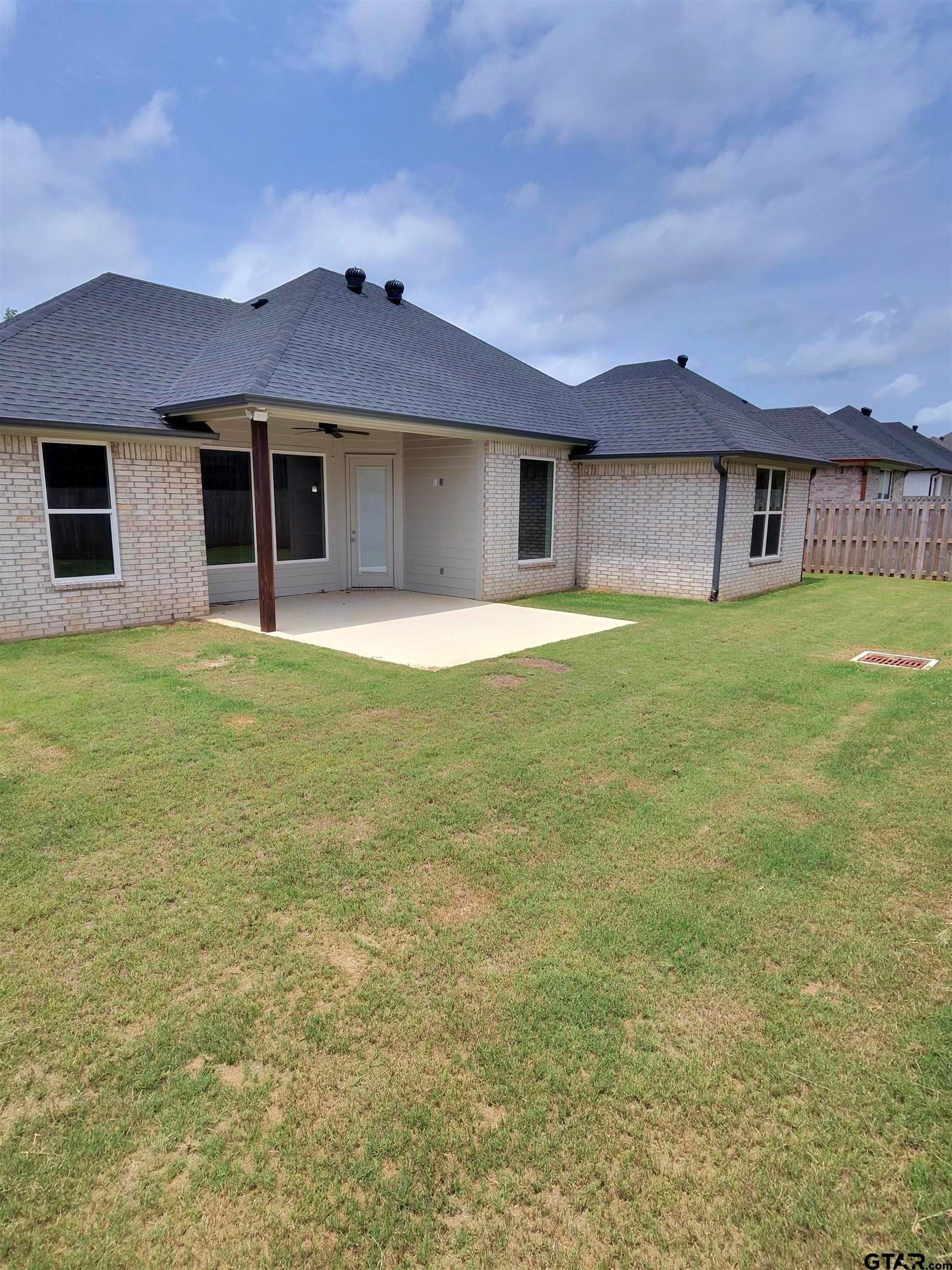 915 Alex Dr