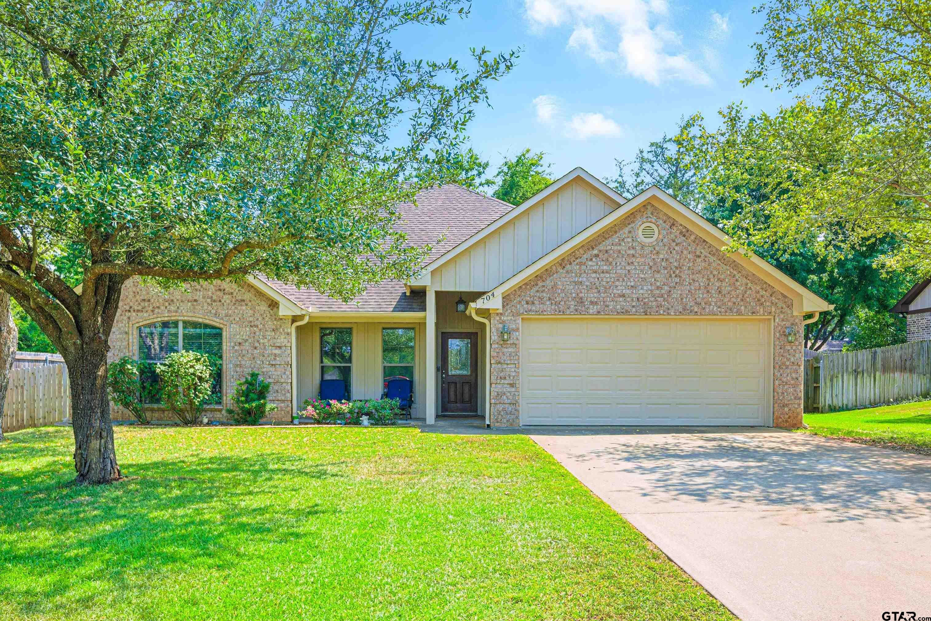 704 Windover Ln