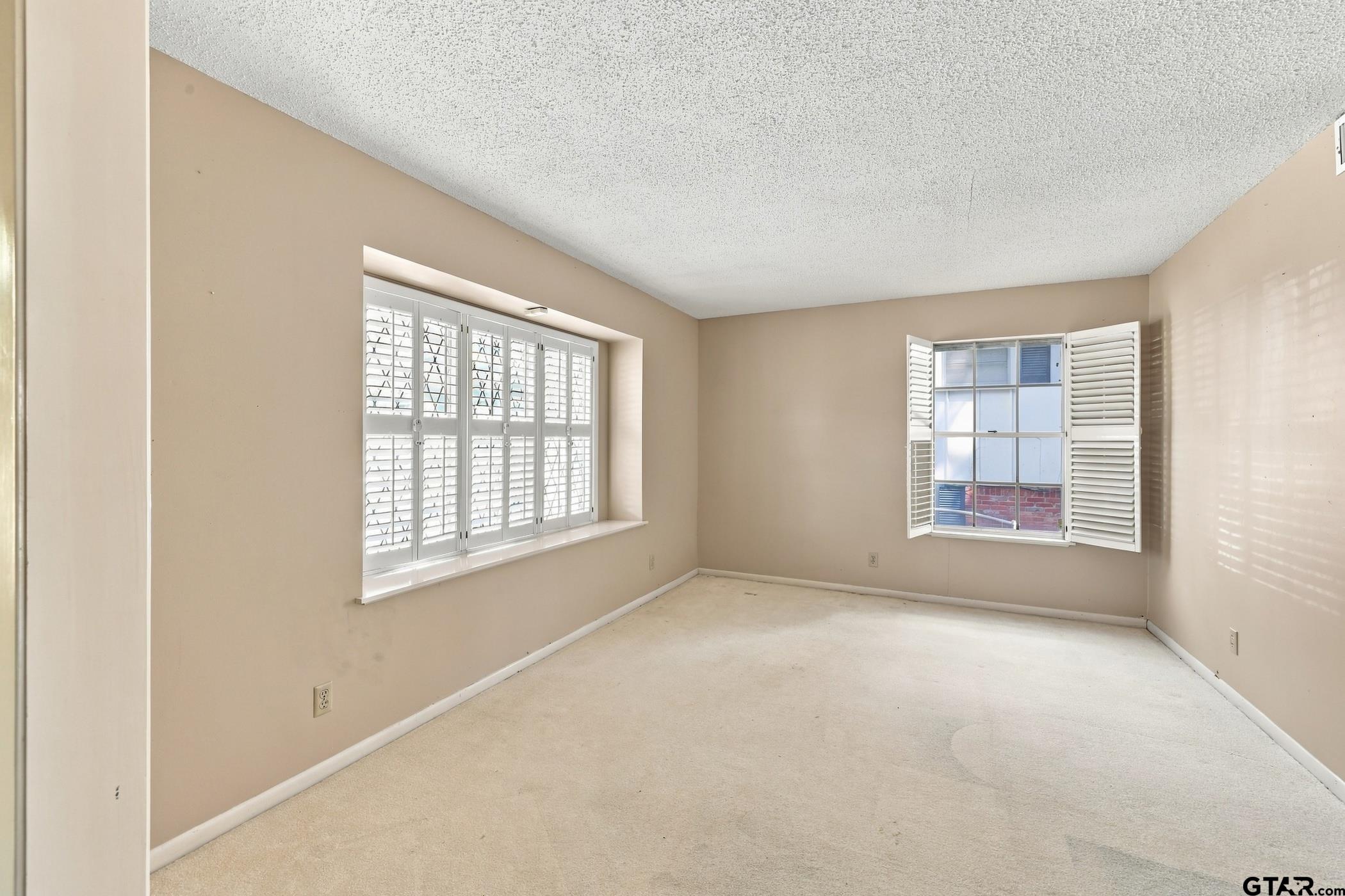2701 Fairfax Dr