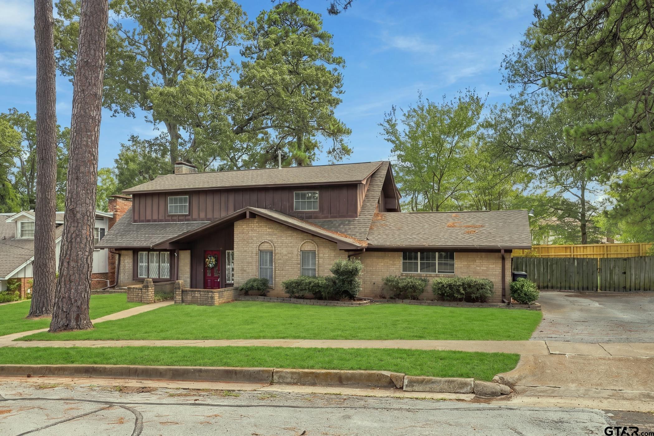 2701 Fairfax Dr