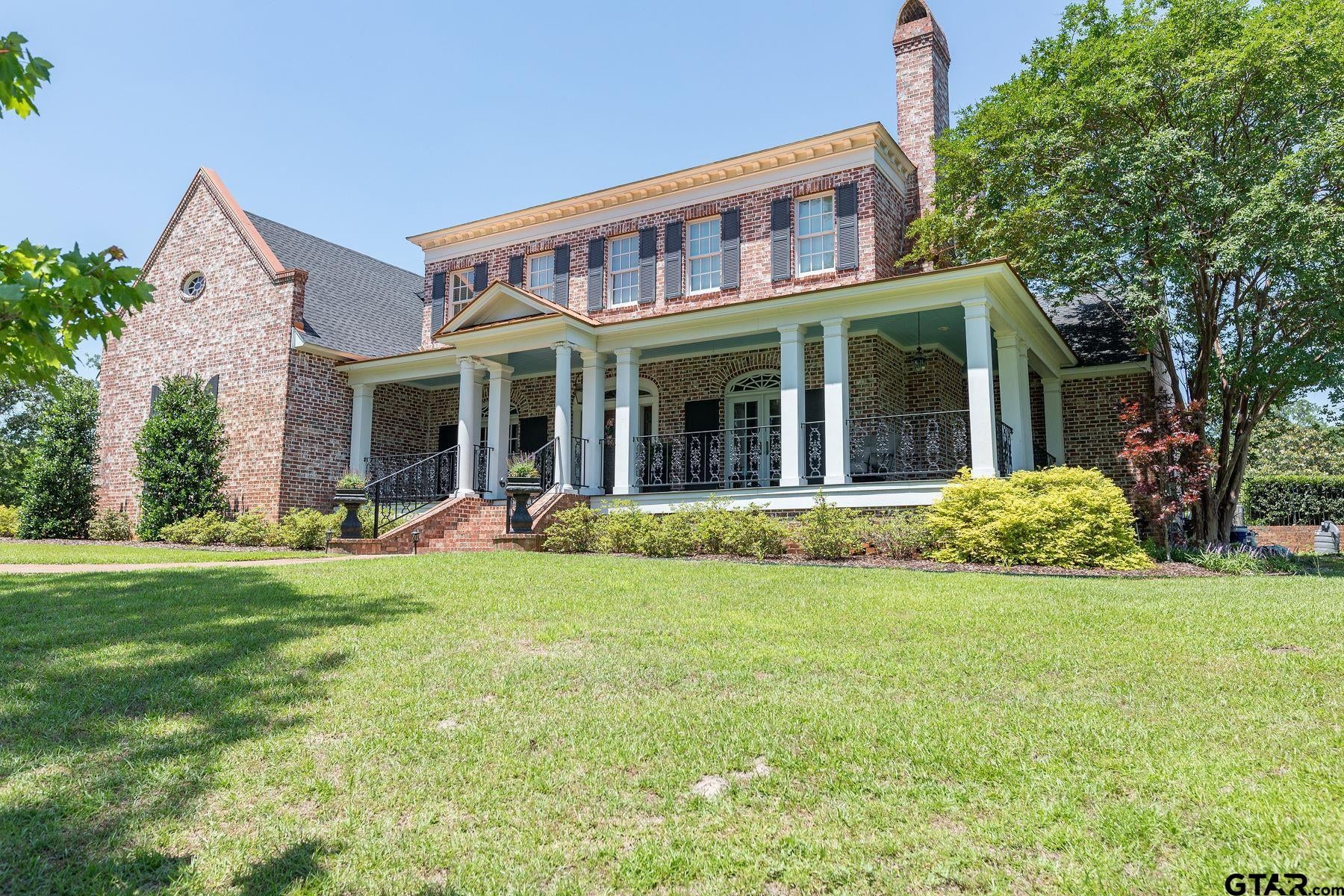 902 E South Street